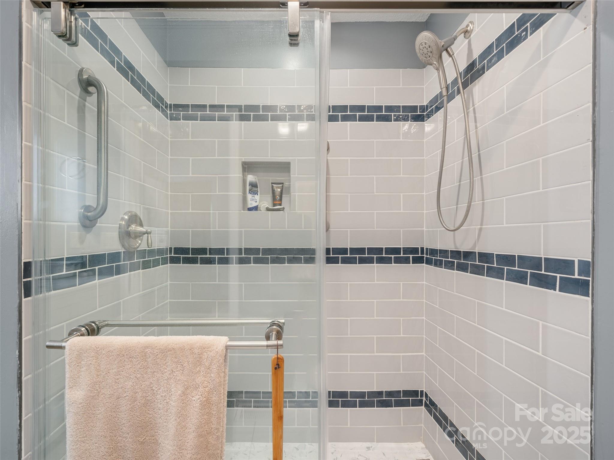 317 Robertson Street Unit: 1/K