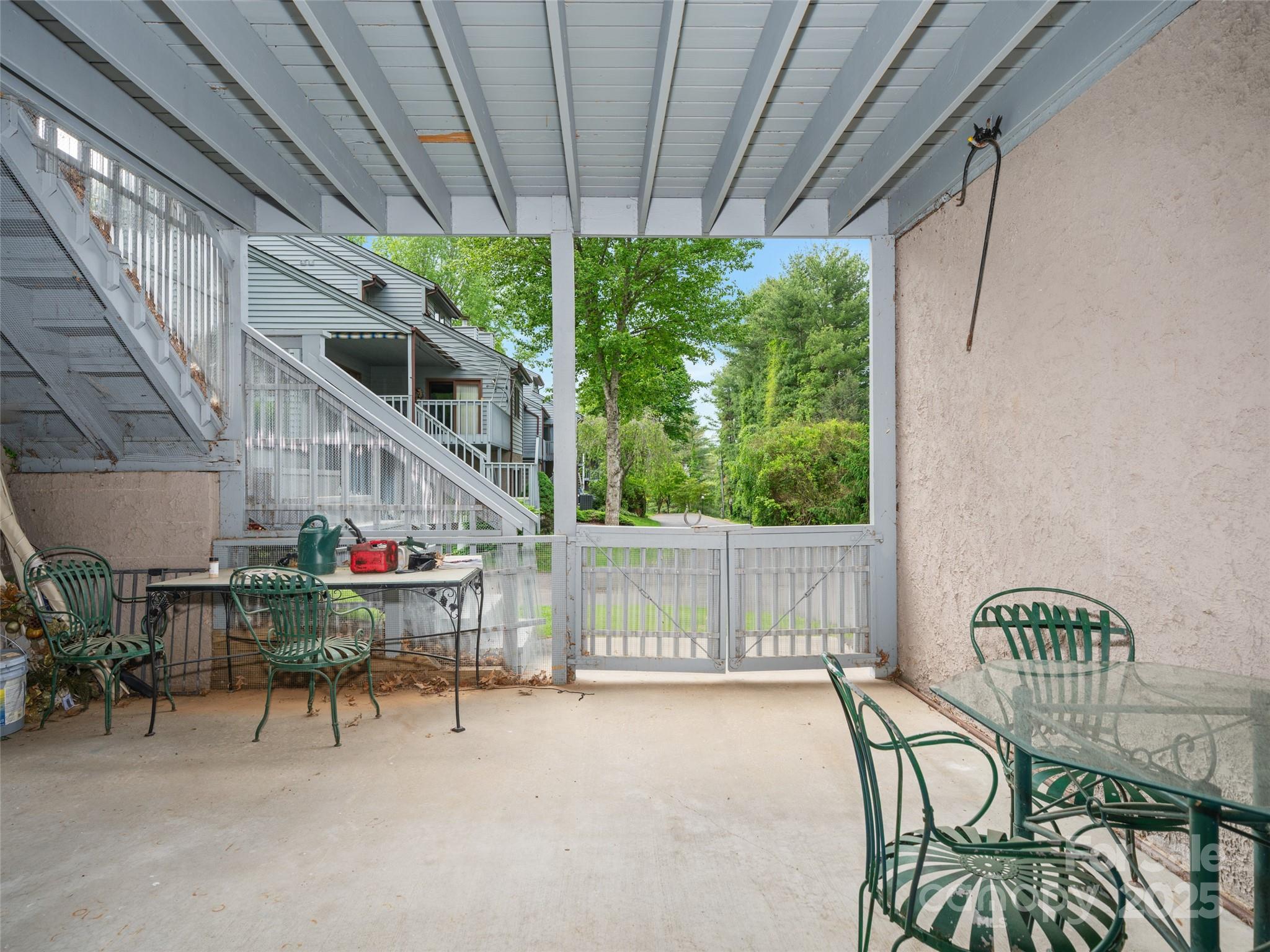 317 Robertson Street Unit: 1/K