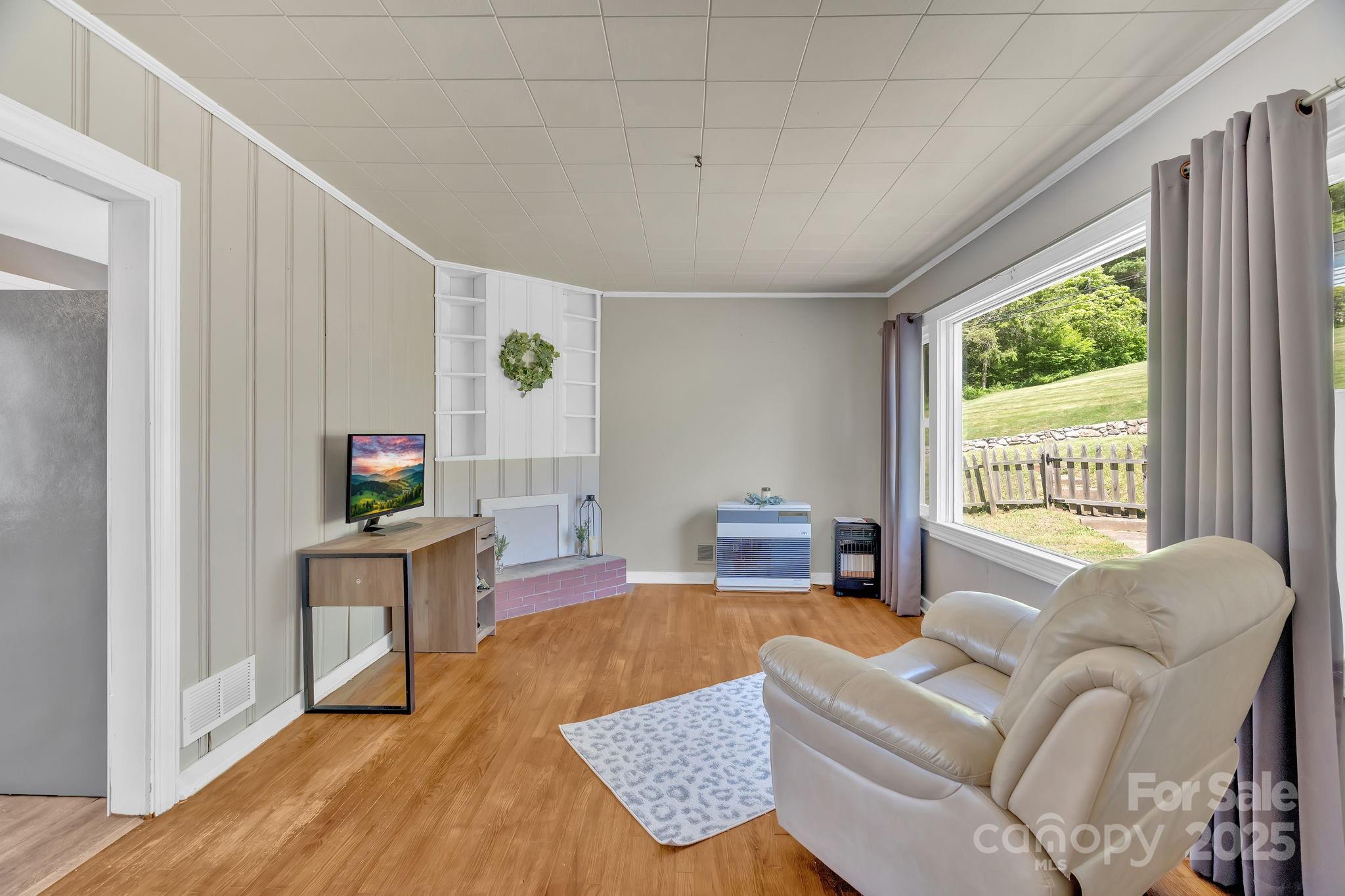 202 Hillside Drive