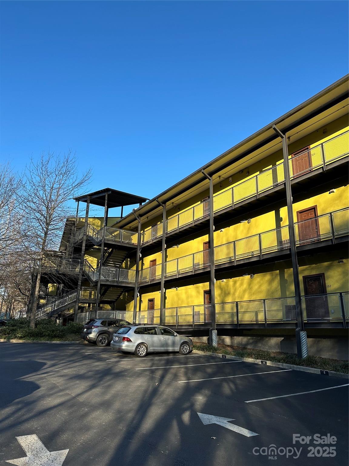 125 Clingman Avenue Unit: 203