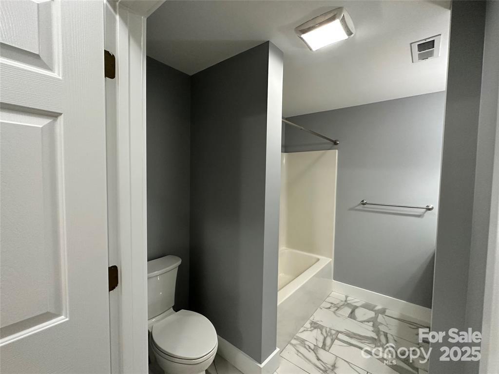 125 Clingman Avenue Unit: 203