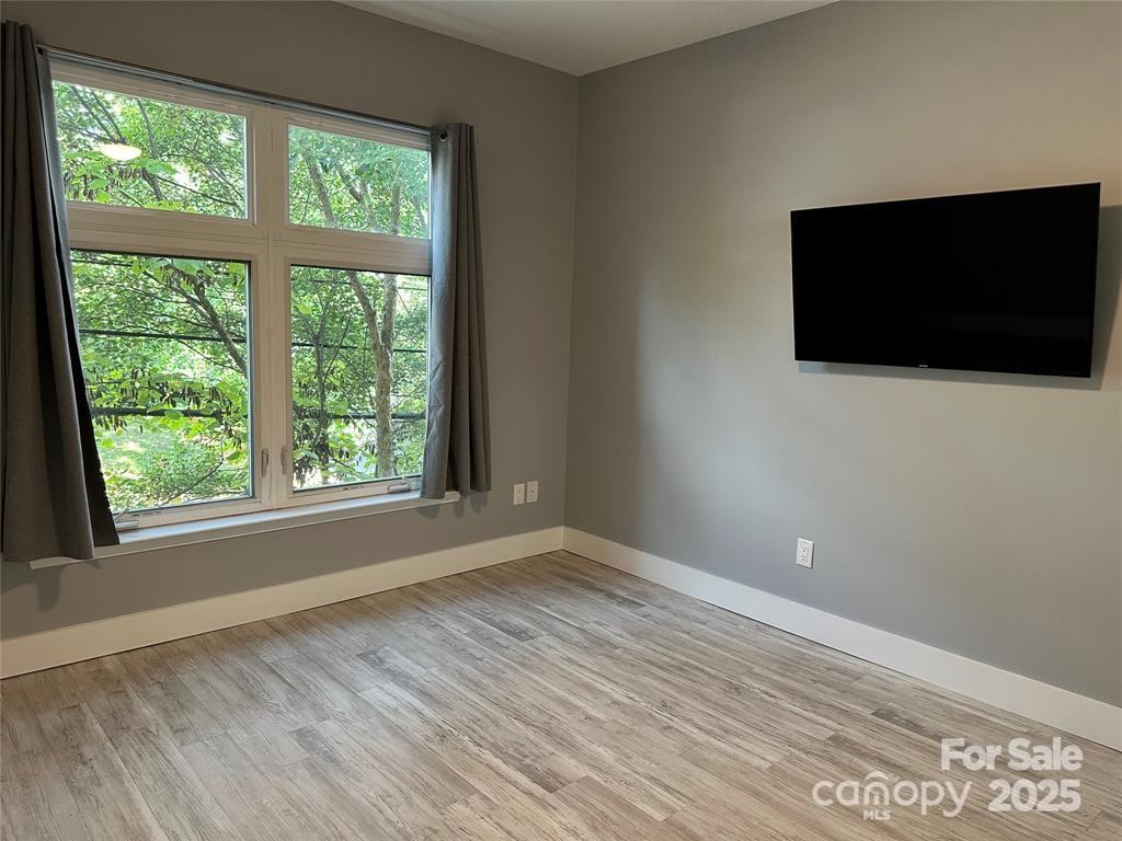 125 Clingman Avenue Unit: 203