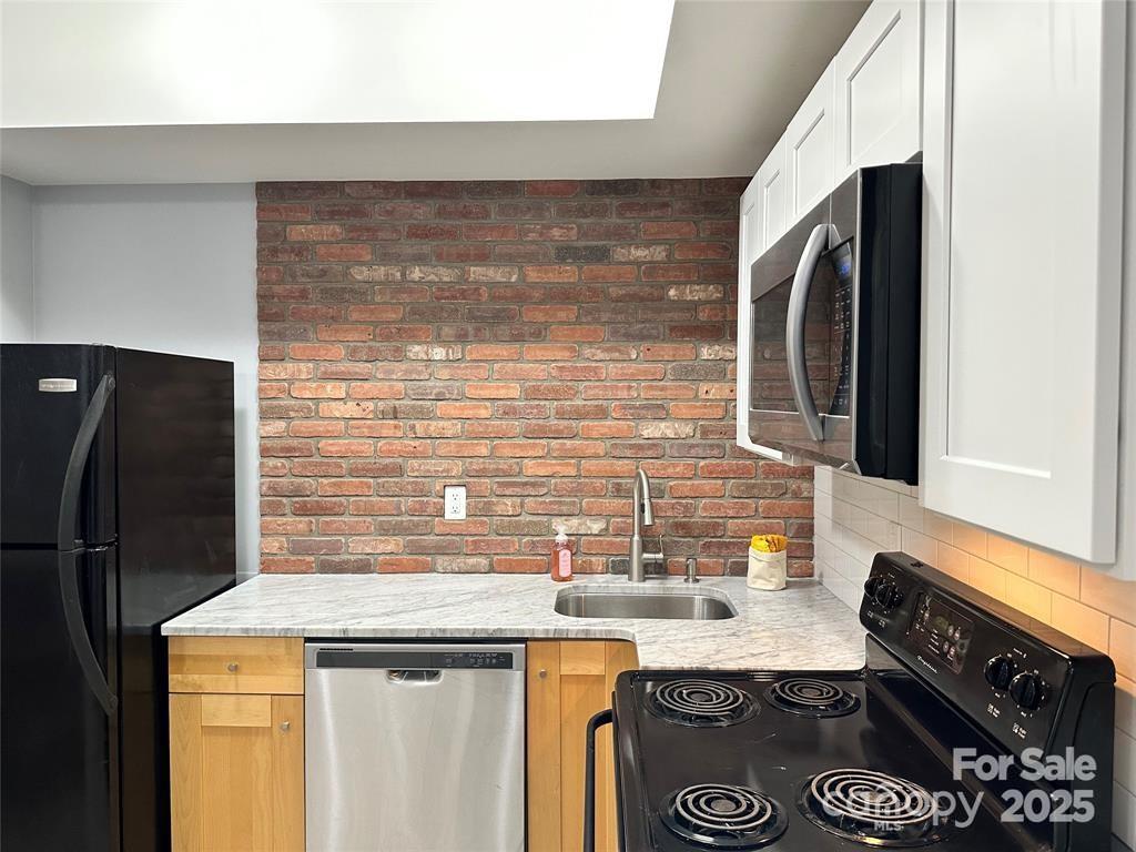 125 Clingman Avenue Unit: 203