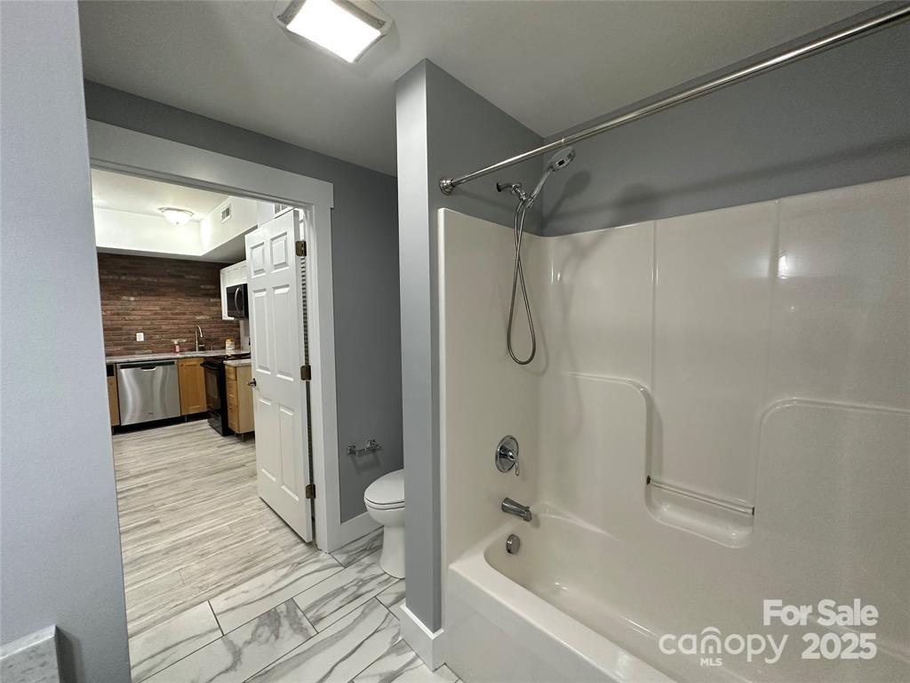 125 Clingman Avenue Unit: 203