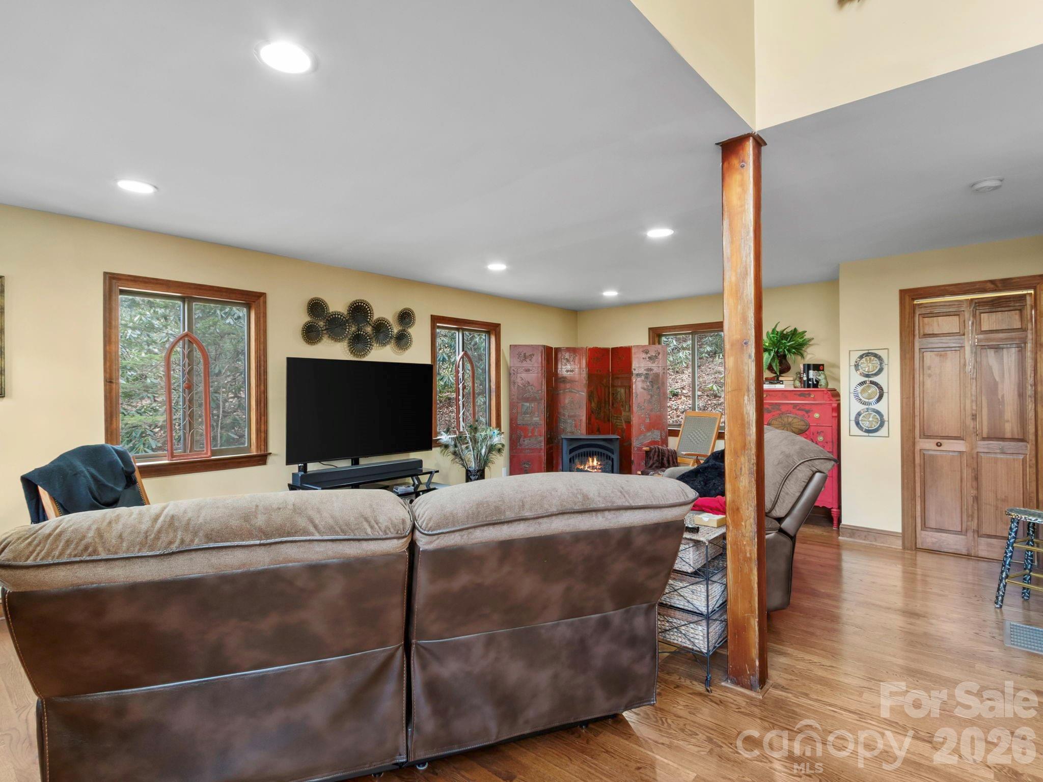 1135 S Toe River Road