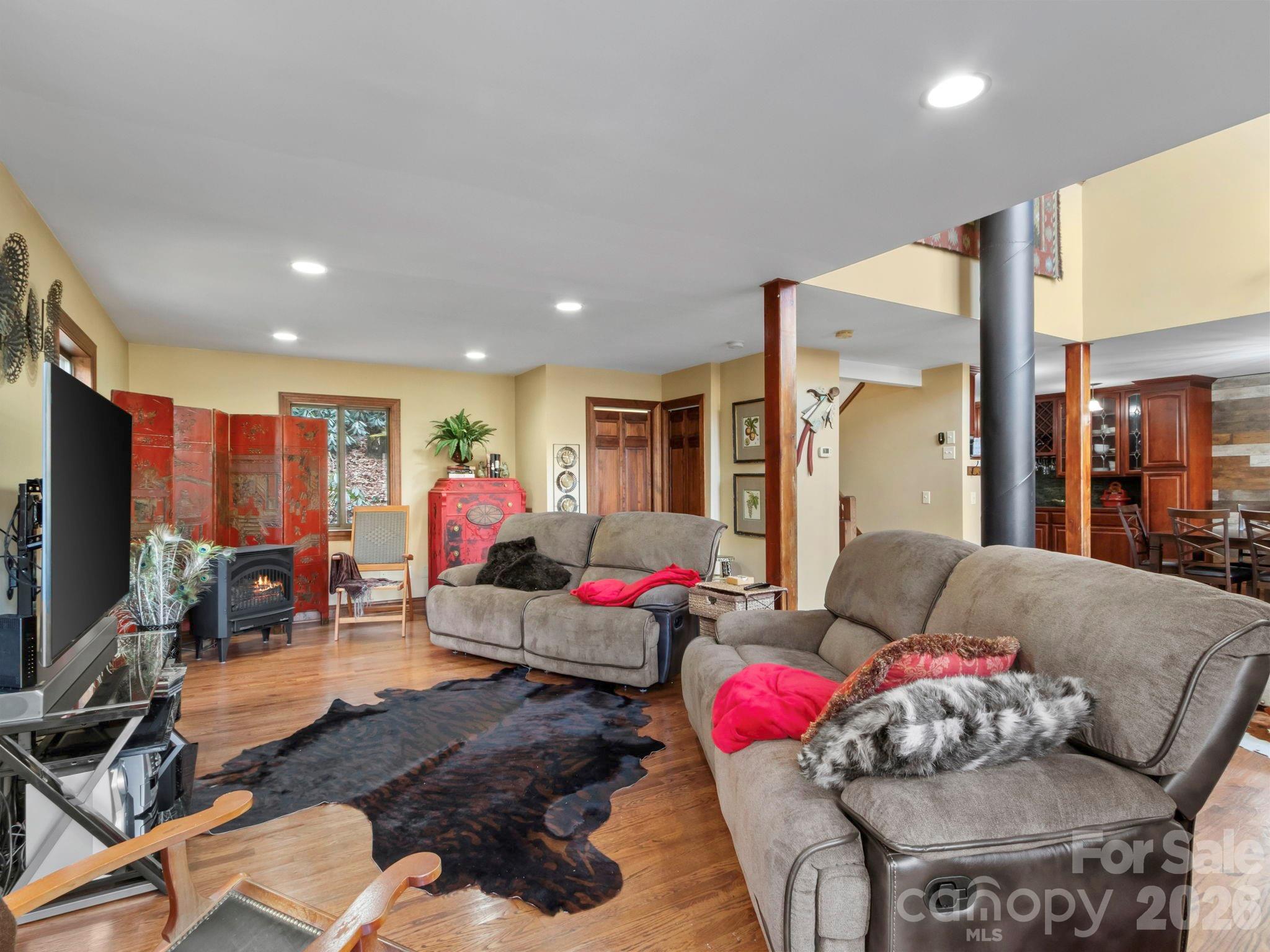 1135 S Toe River Road