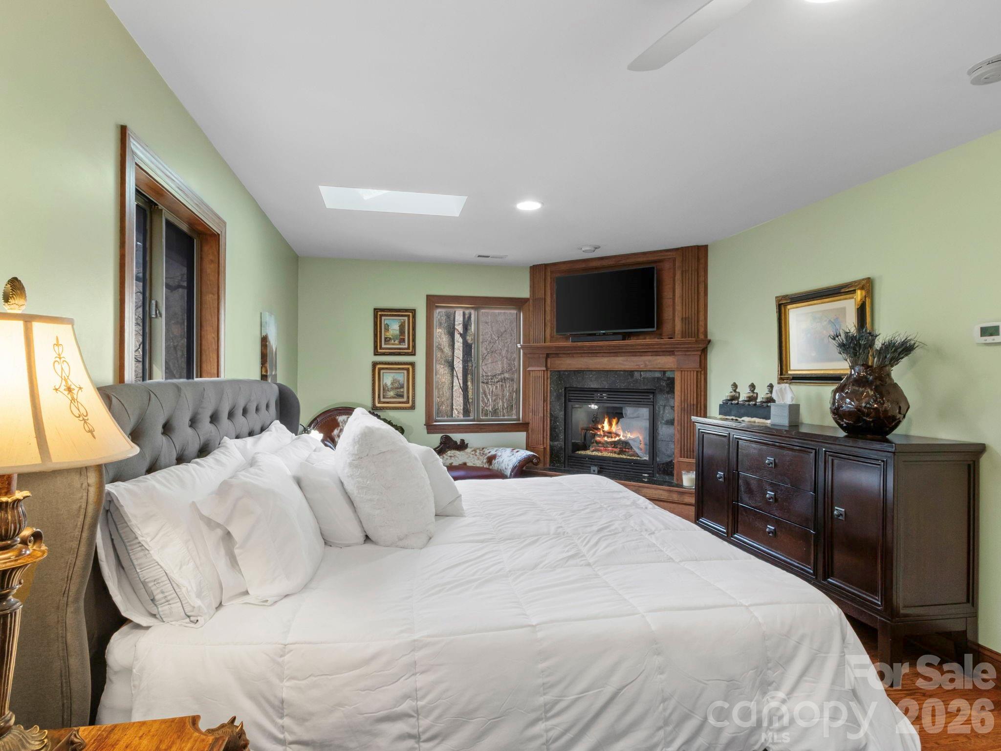 1135 S Toe River Road