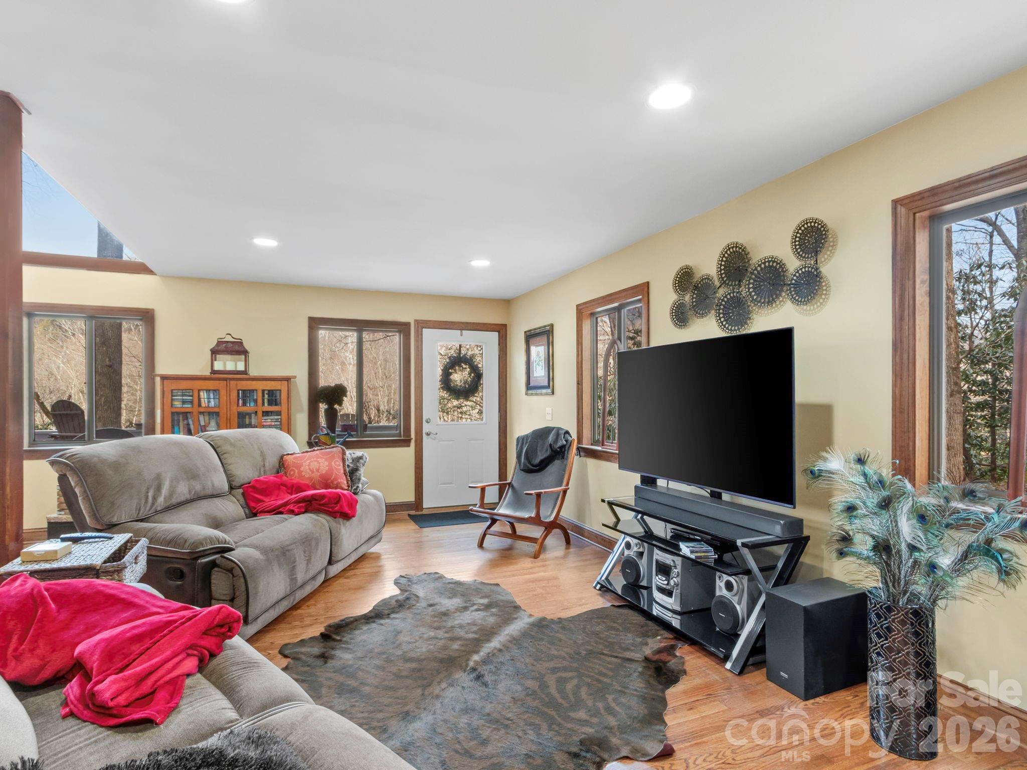 1135 S Toe River Road