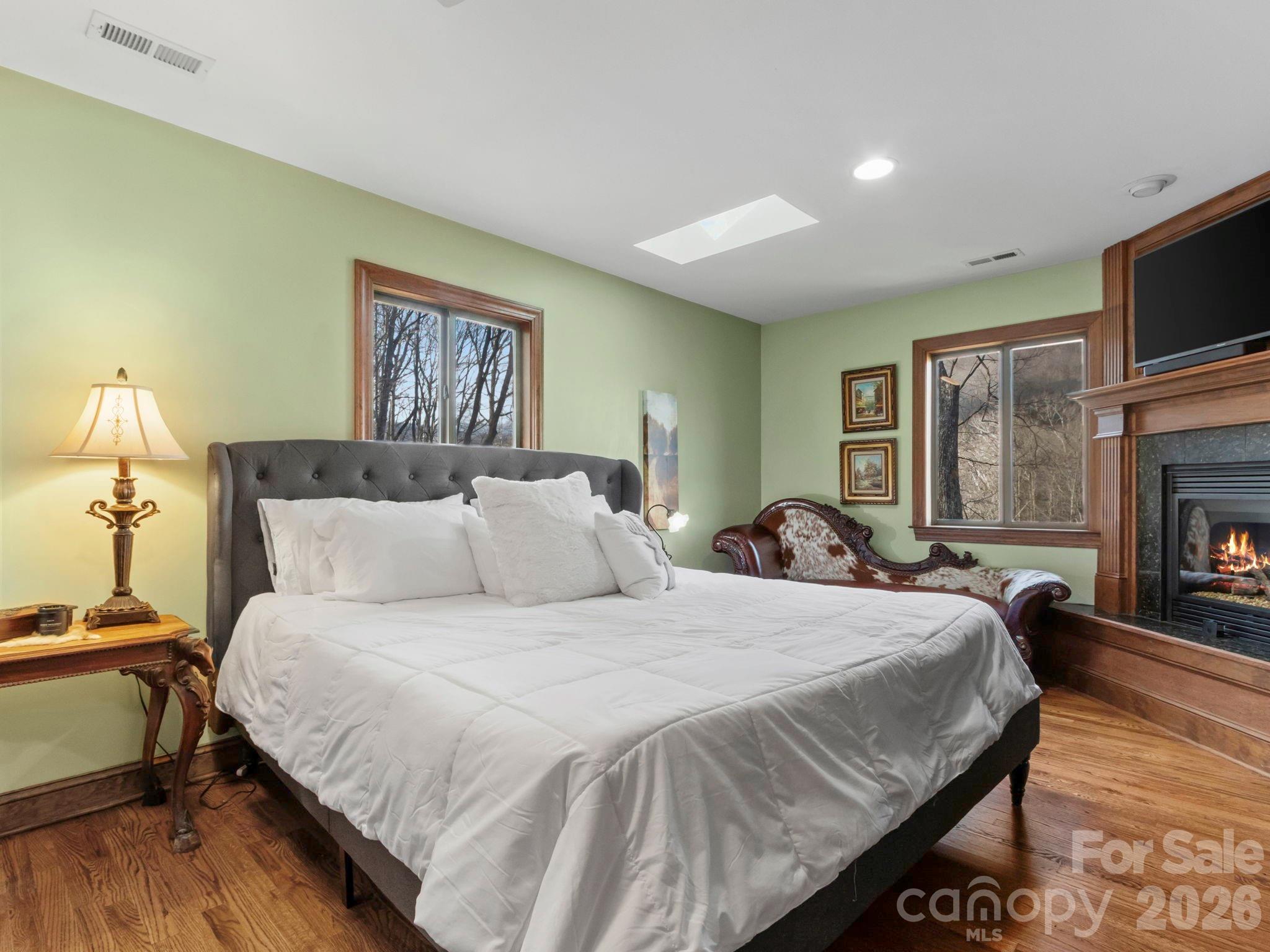 1135 S Toe River Road