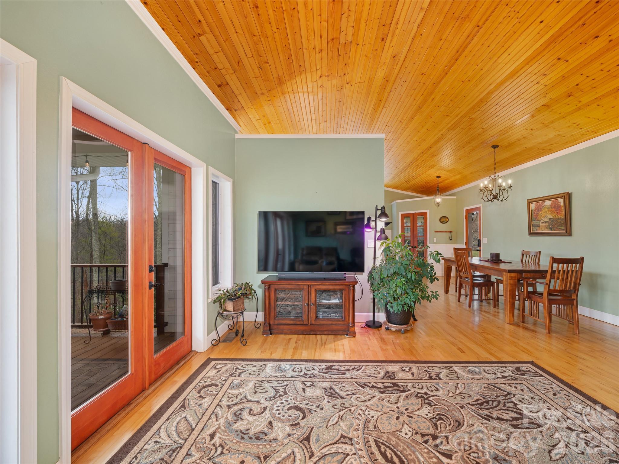 12 Riverview Drive