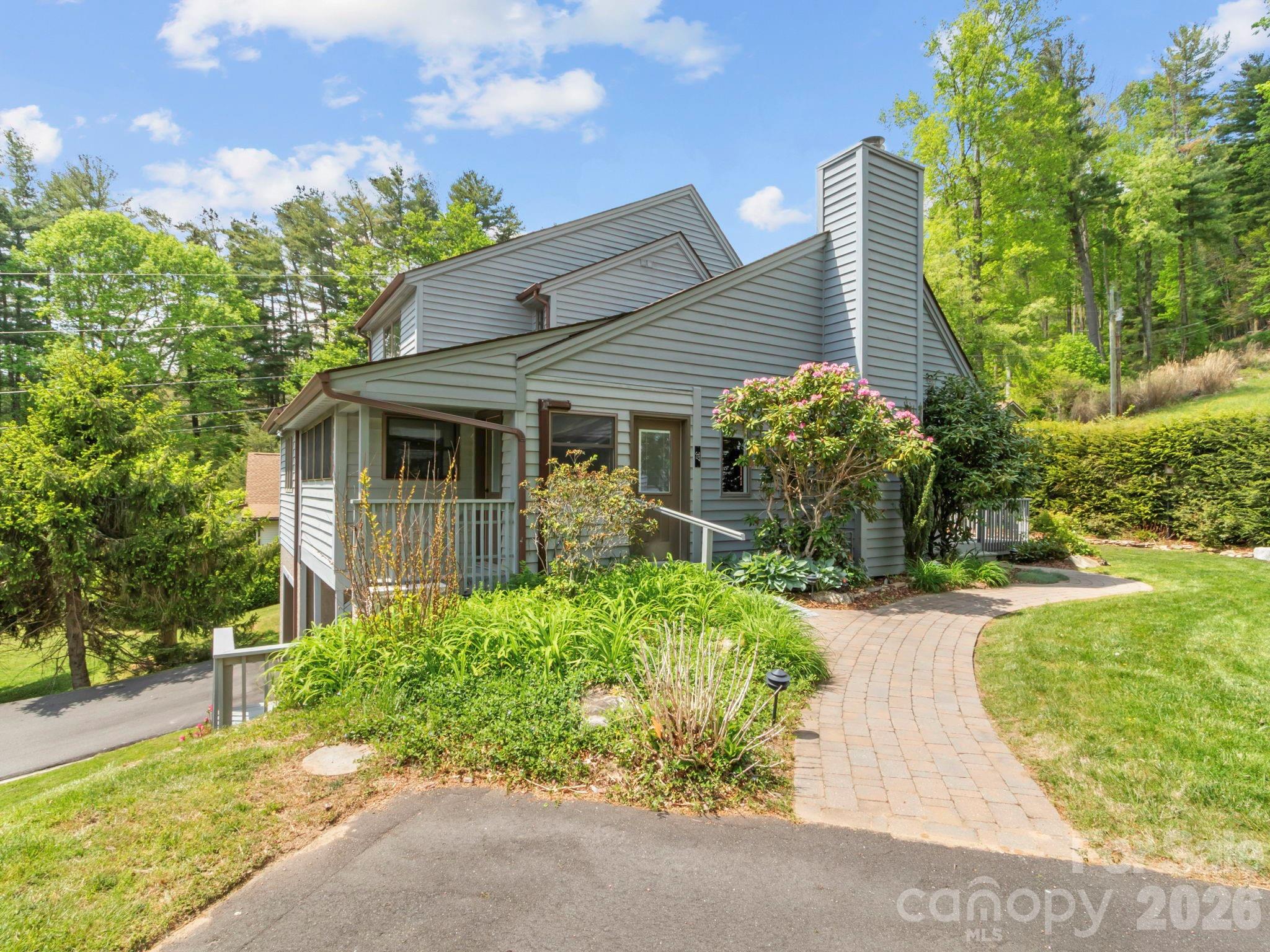 317 Robertson Street