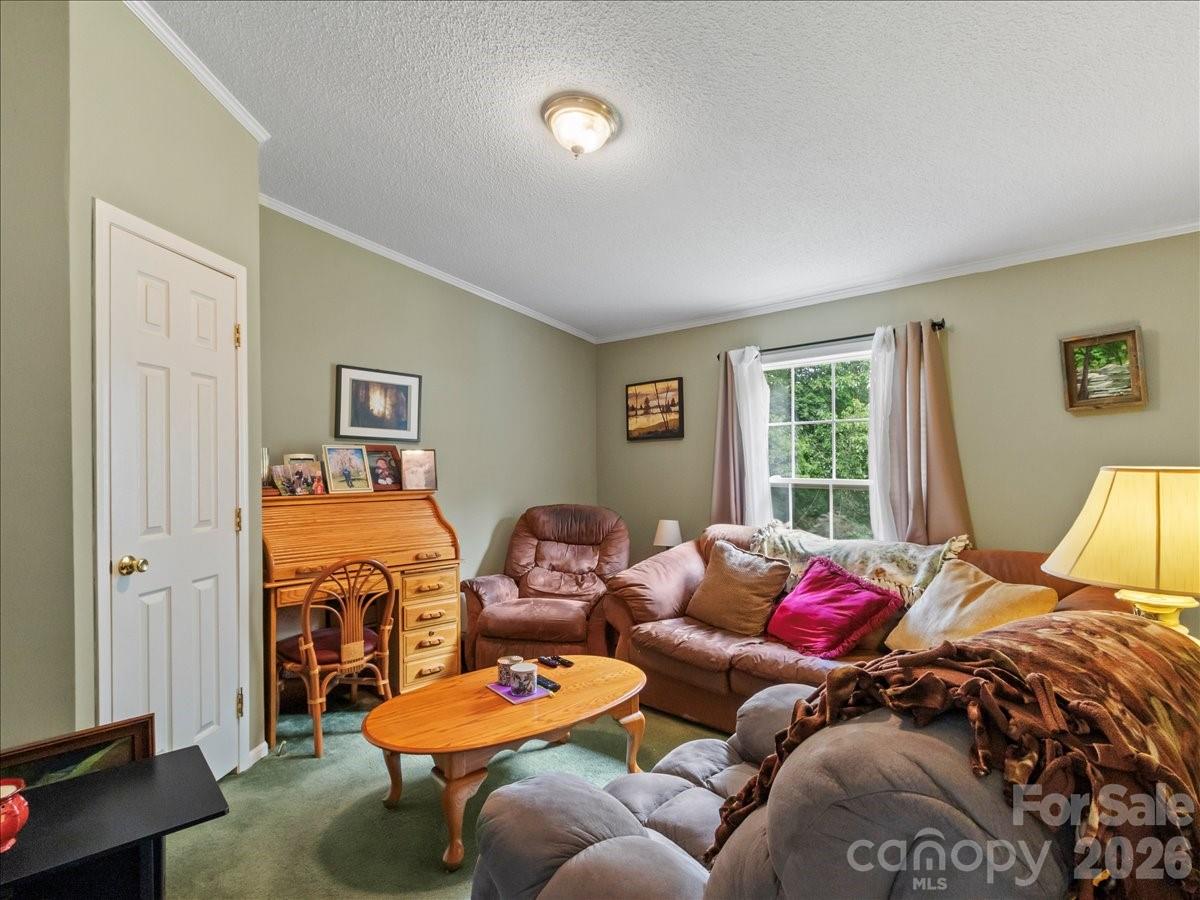 98 Cardinal Lane