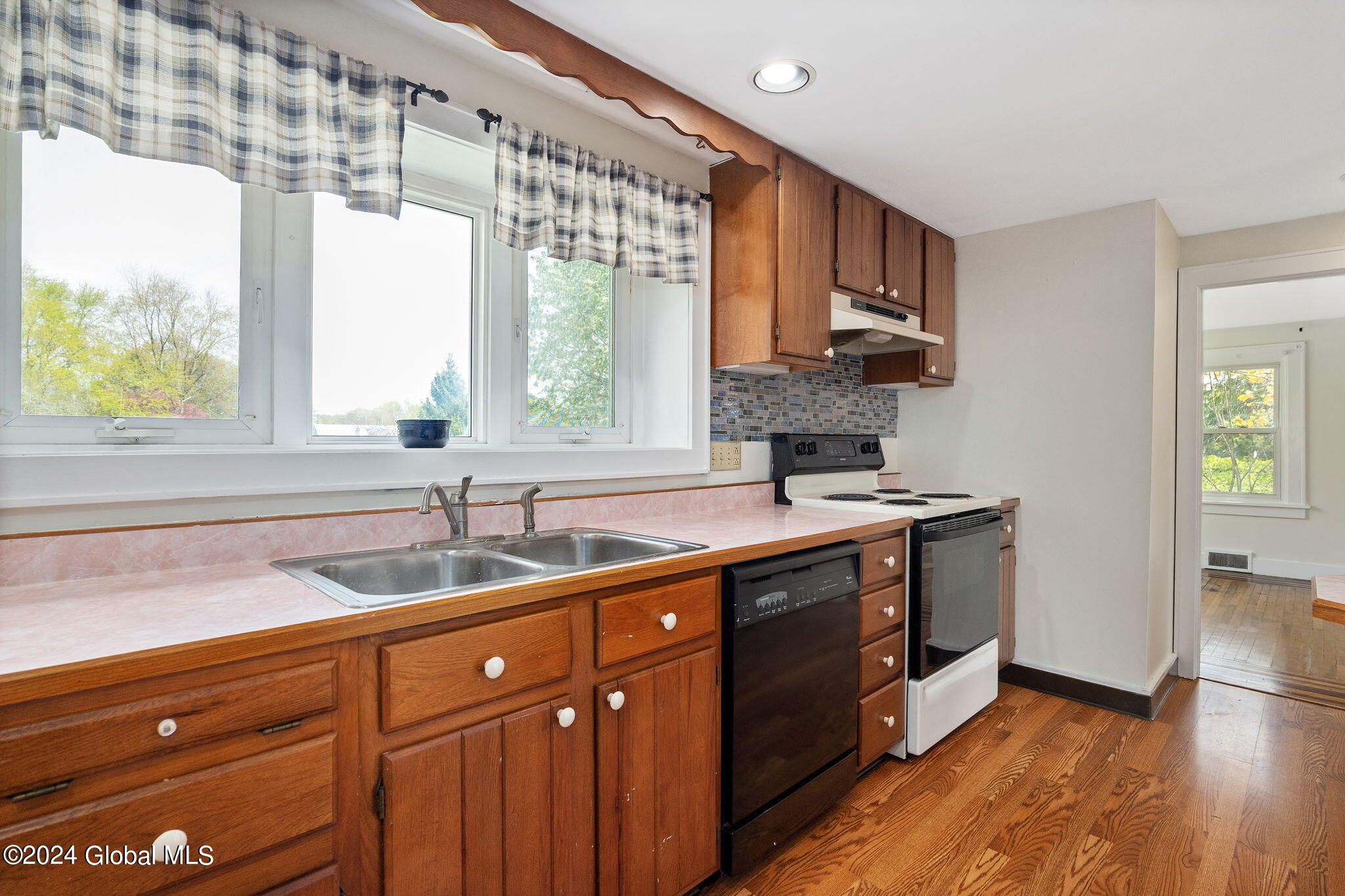 106 Jefferson Avenue