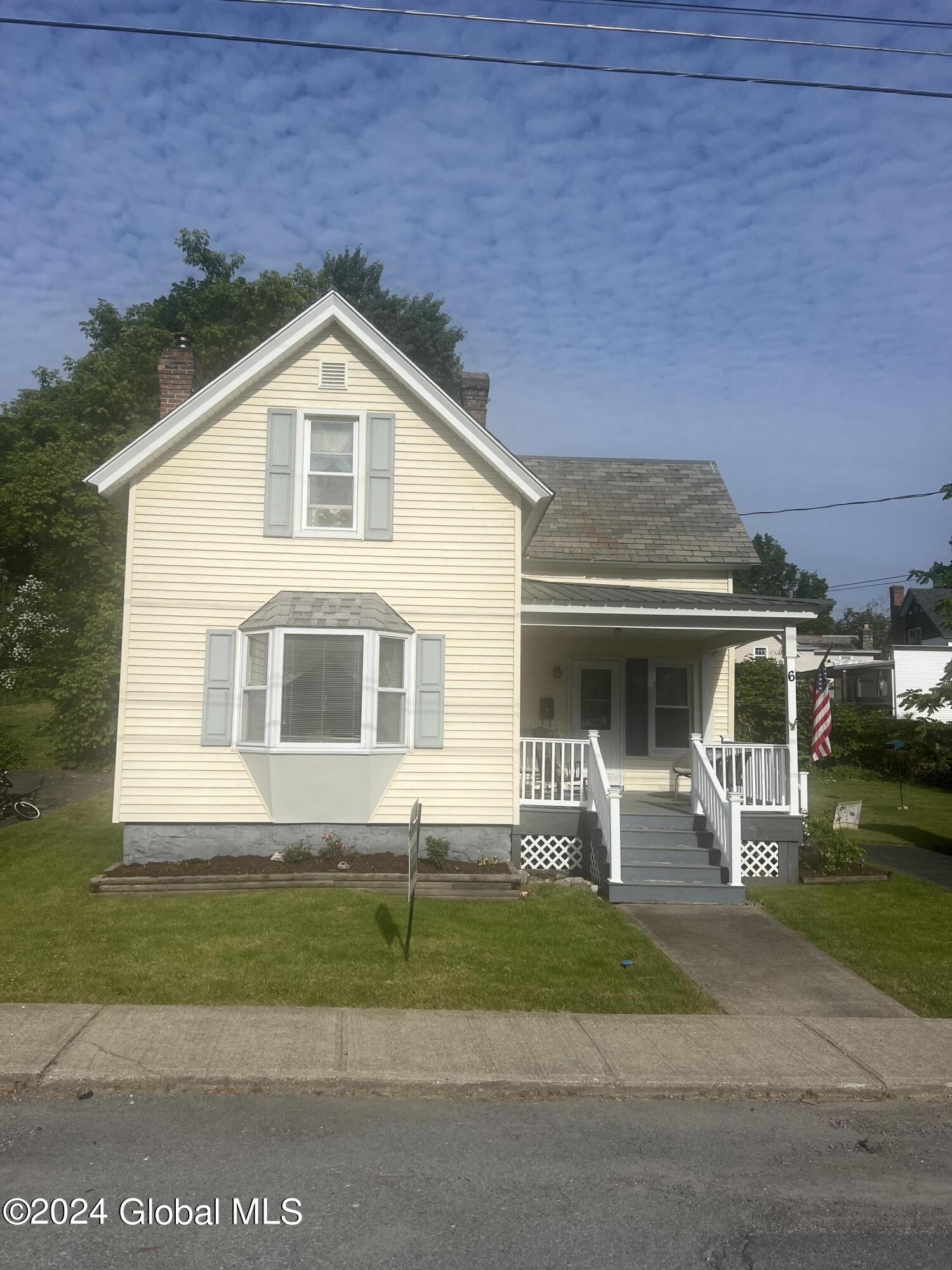 6 Holcomb Avenue