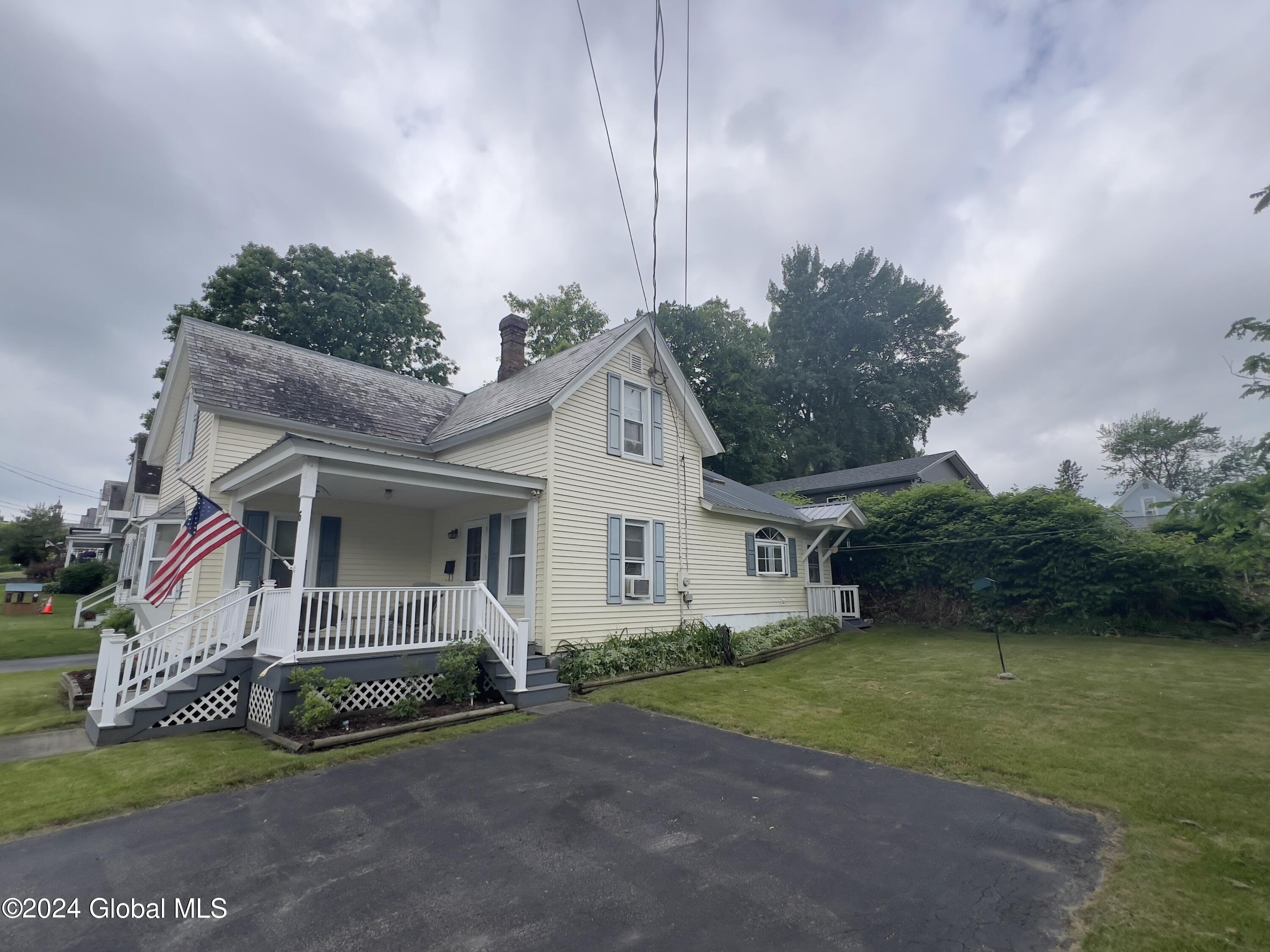 6 Holcomb Avenue