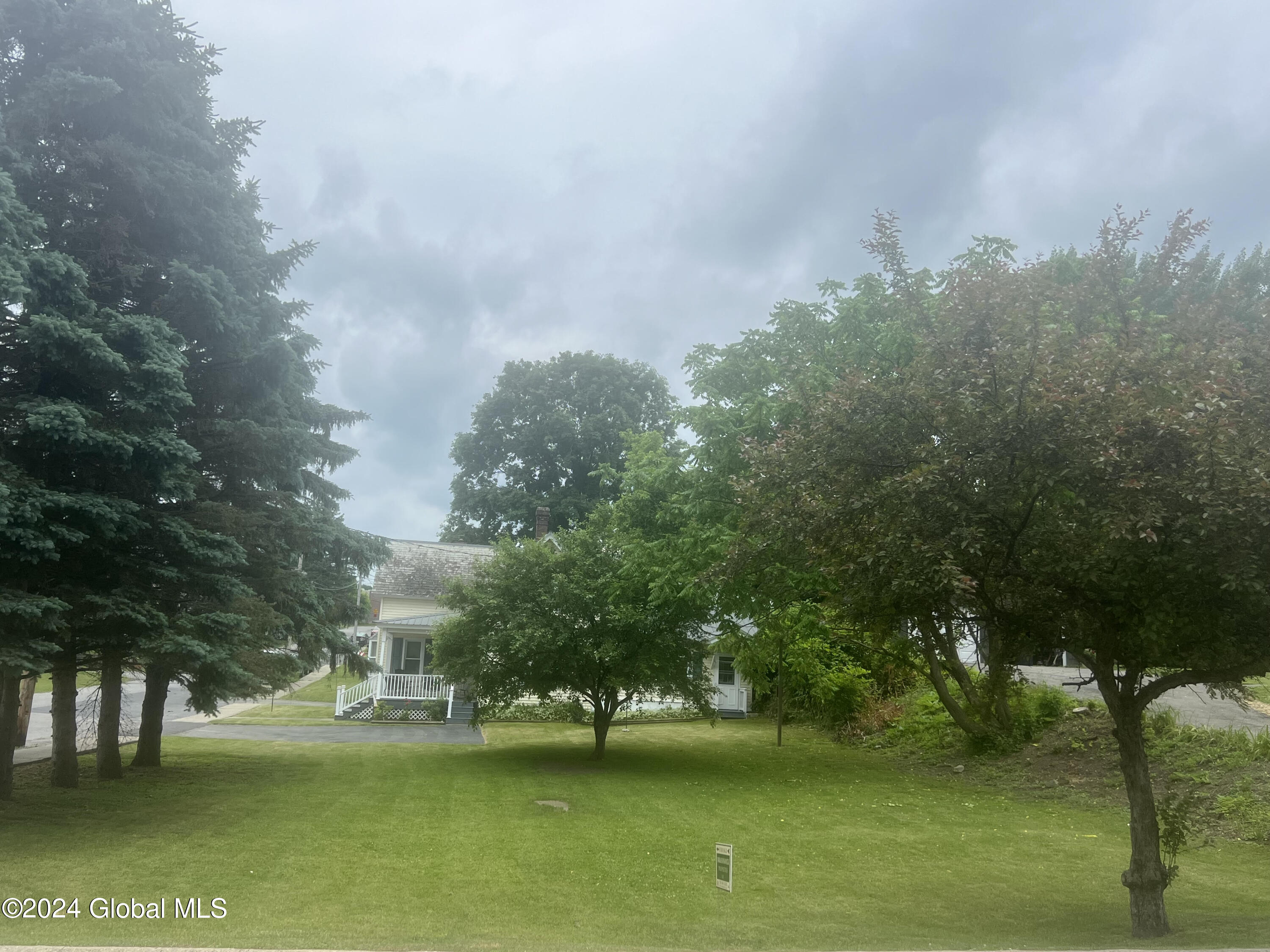 6 Holcomb Avenue