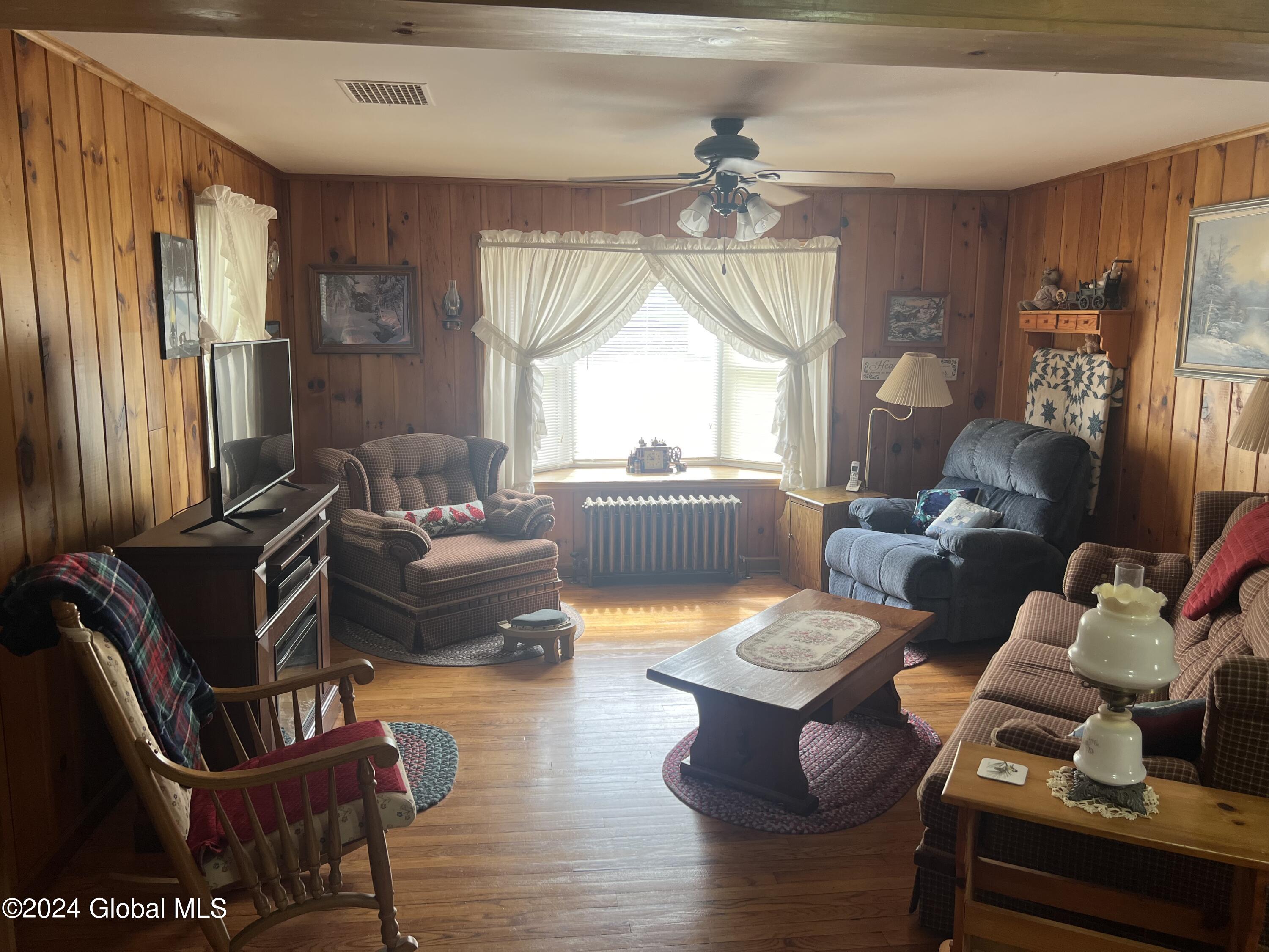 6 Holcomb Avenue