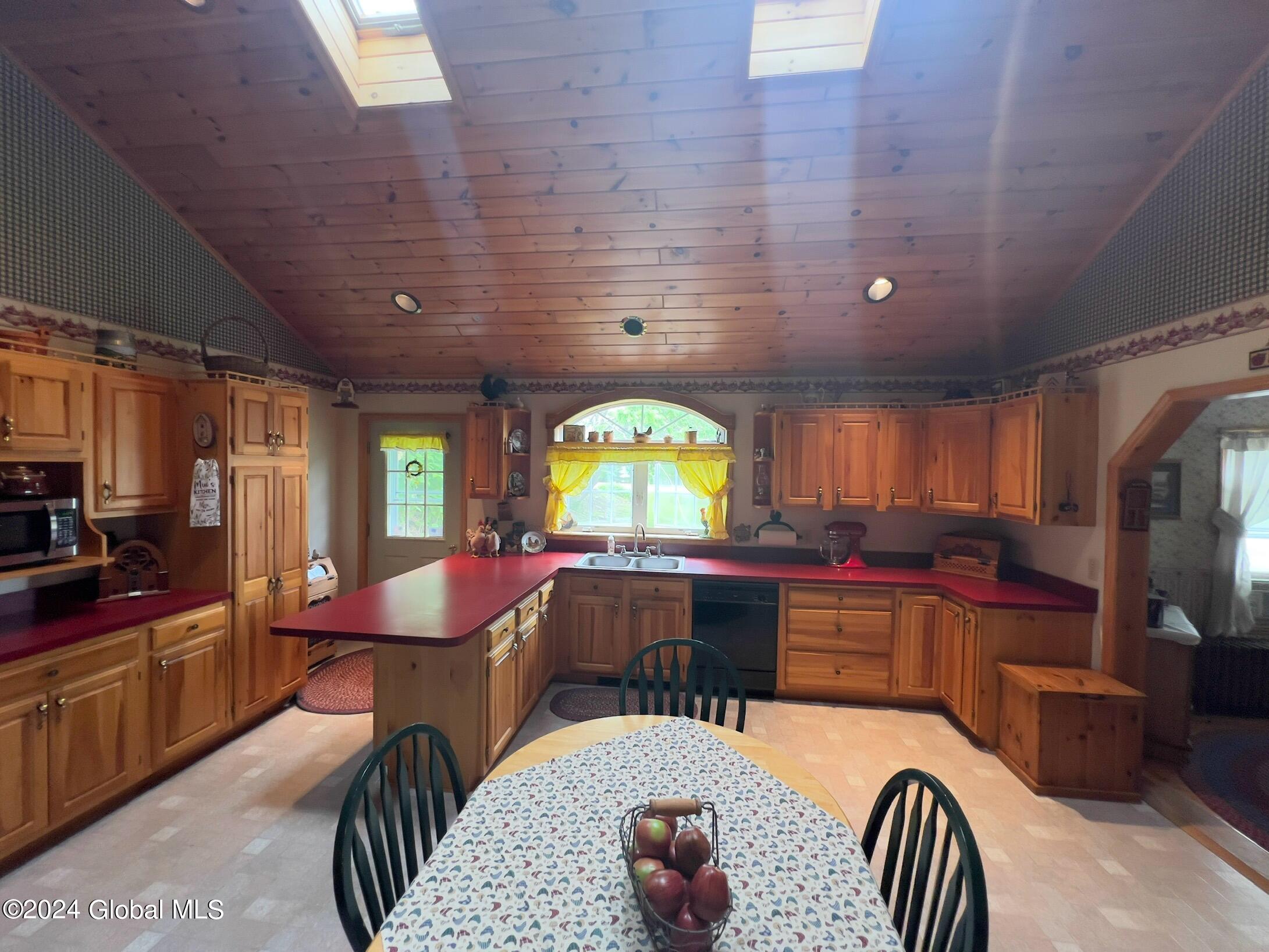 6 Holcomb Avenue
