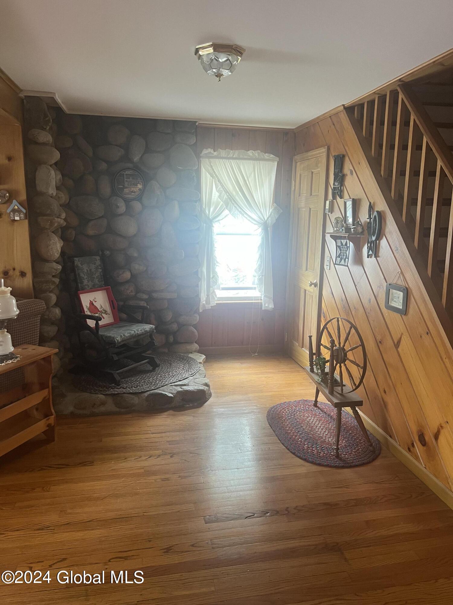 6 Holcomb Avenue