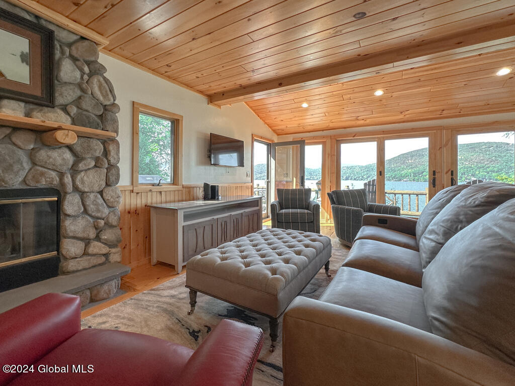 2126 Black Point Road