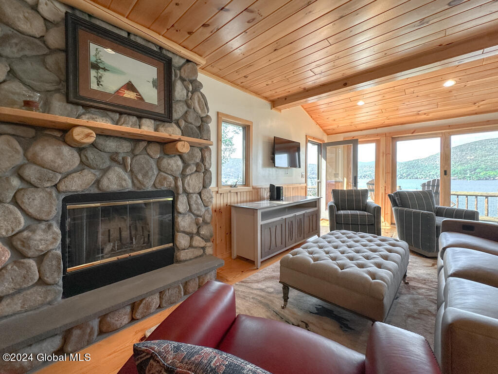 2126 Black Point Road