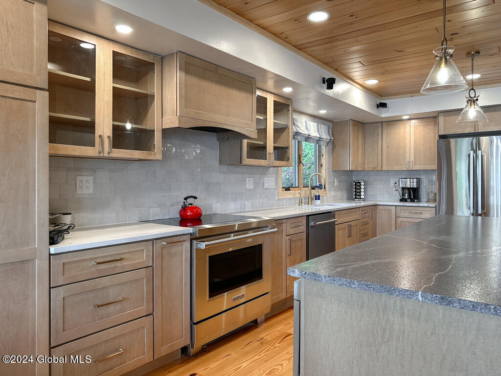 2126 Black Point Road