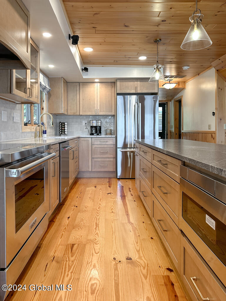 2126 Black Point Road