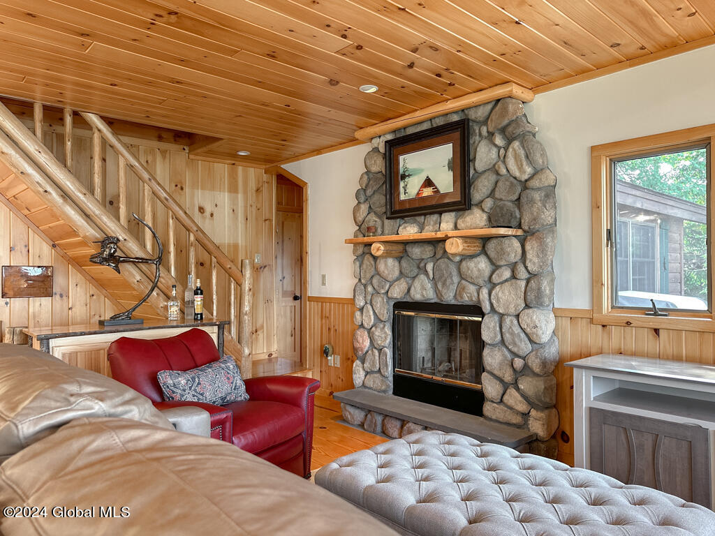 2126 Black Point Road