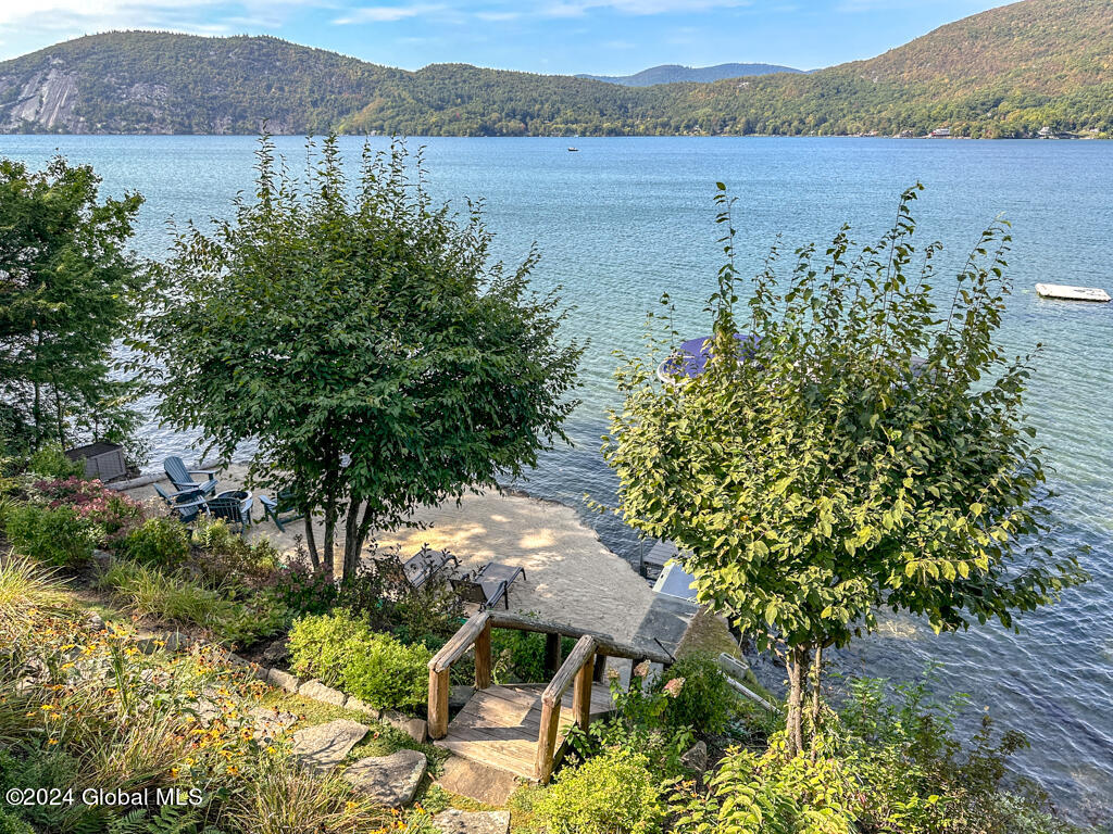 2126 Black Point Road