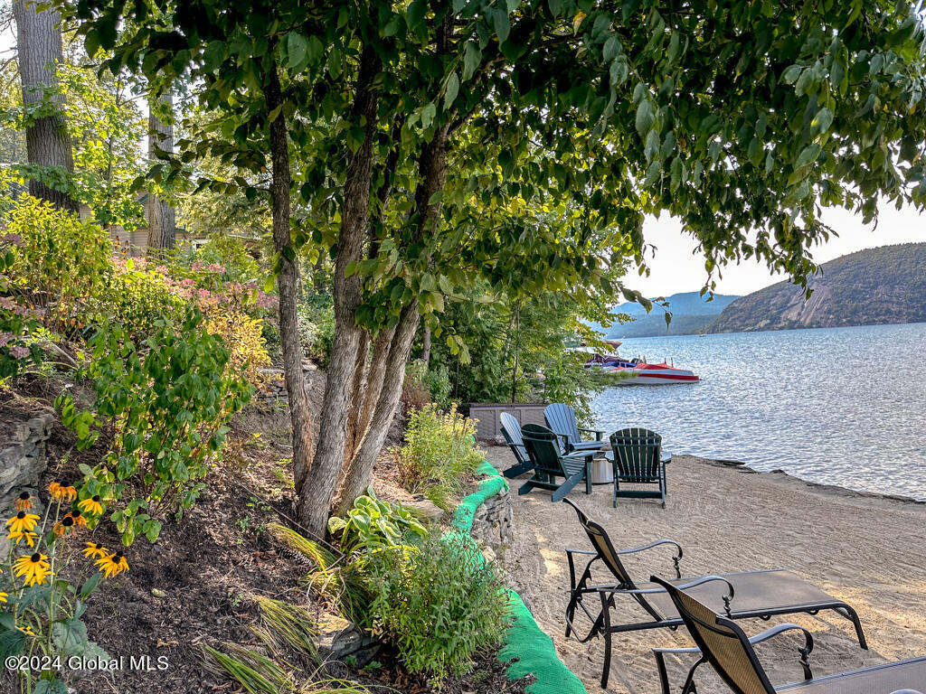 2126 Black Point Road