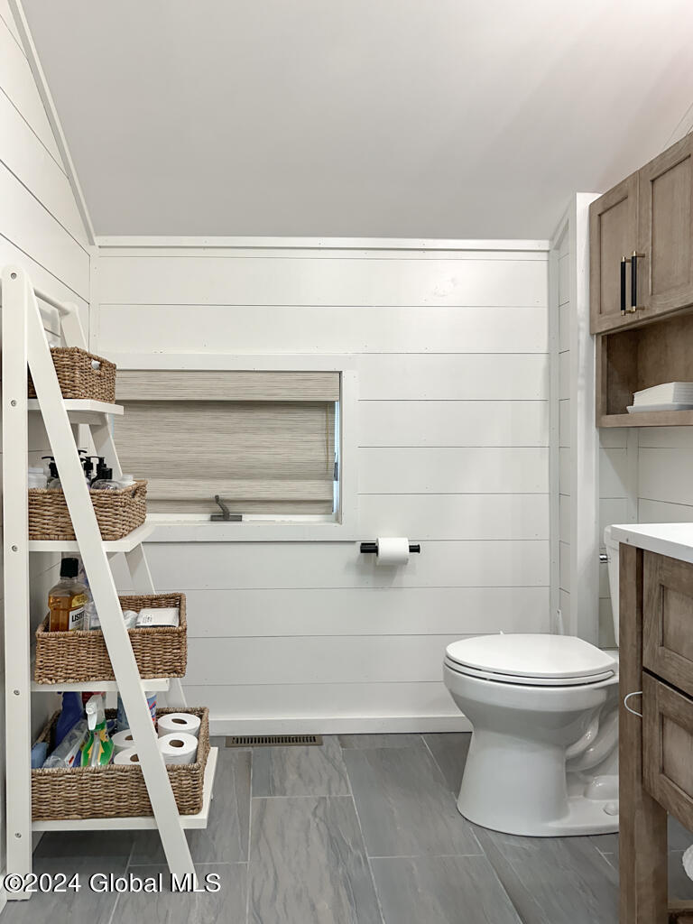 2126 Black Point Road