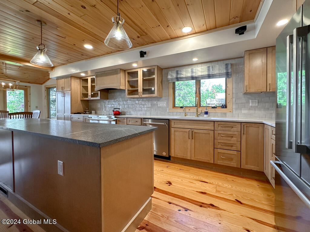 2126 Black Point Road