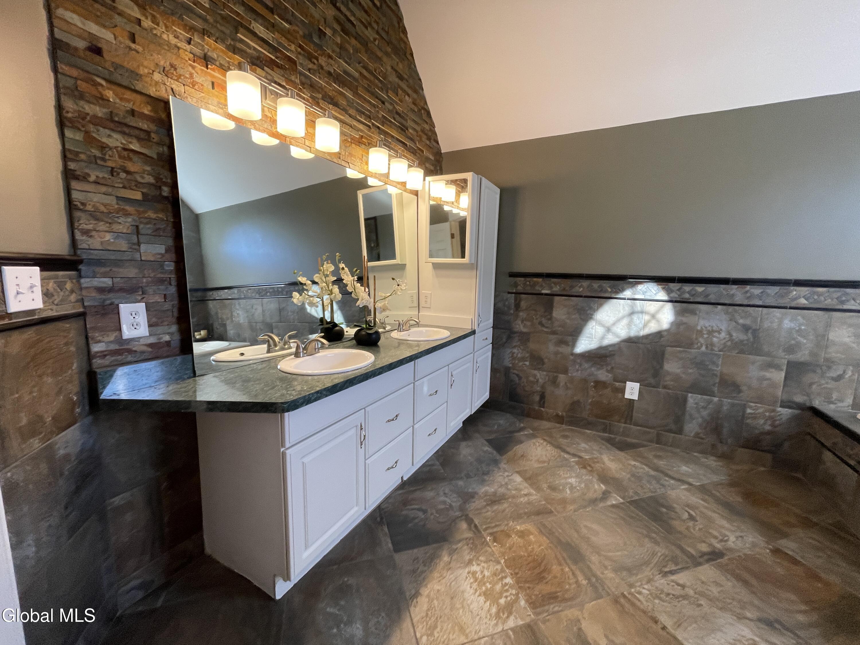 2066 Orchard Park Drive