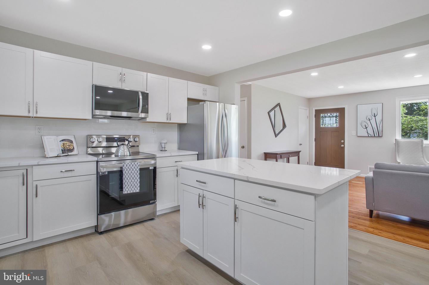 7111 Westchester Dr