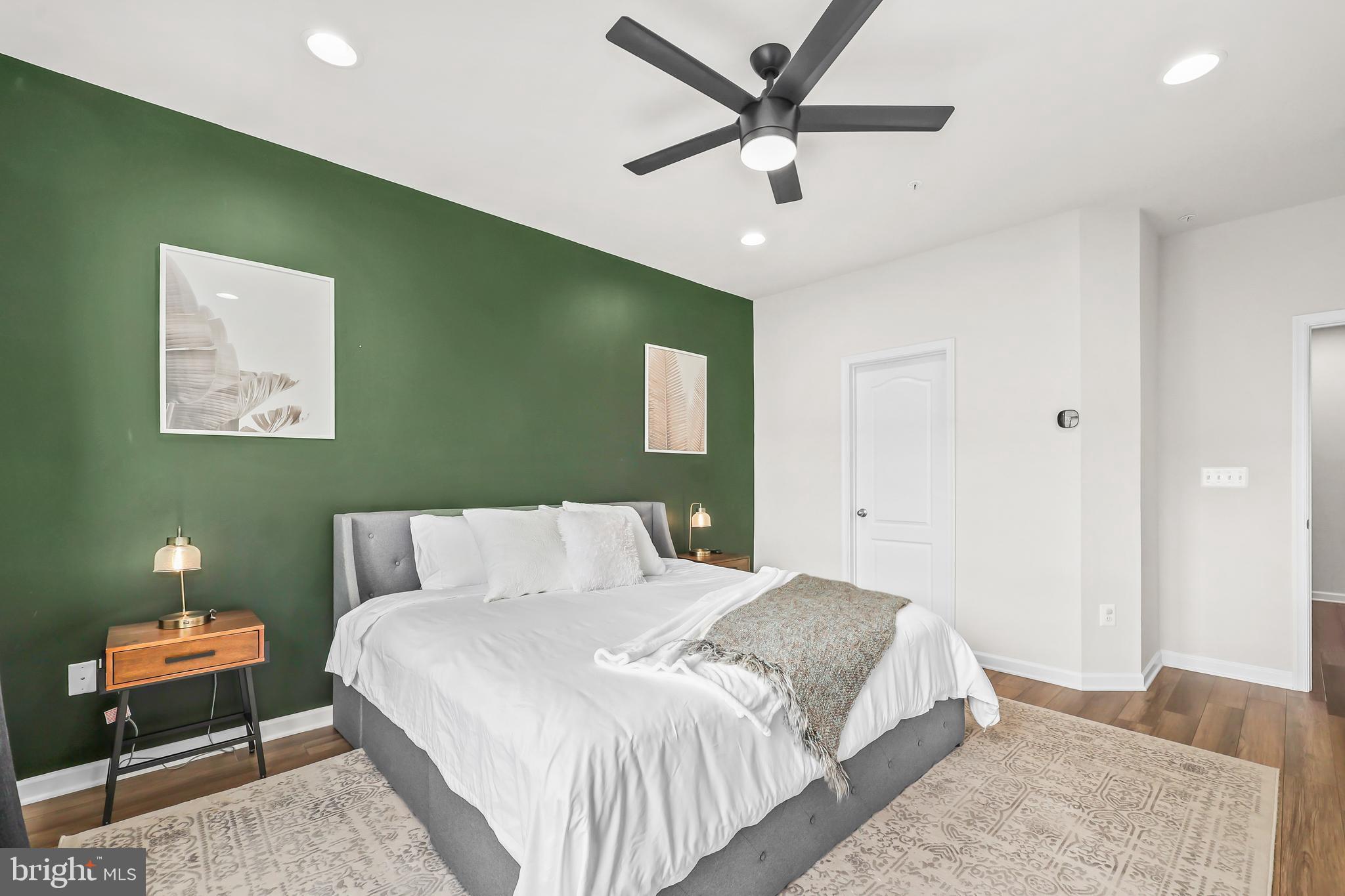 4925 VISTA GLEN LANE