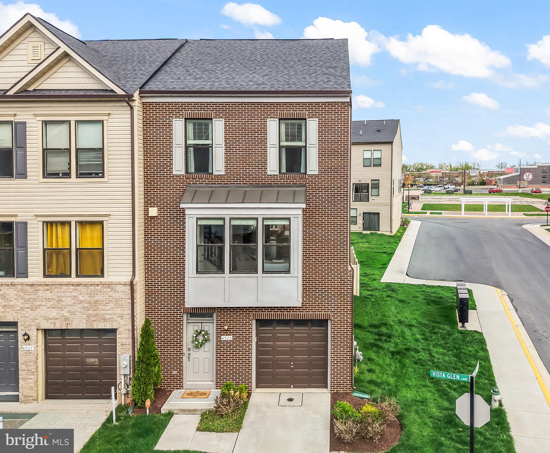 4925 VISTA GLEN LANE