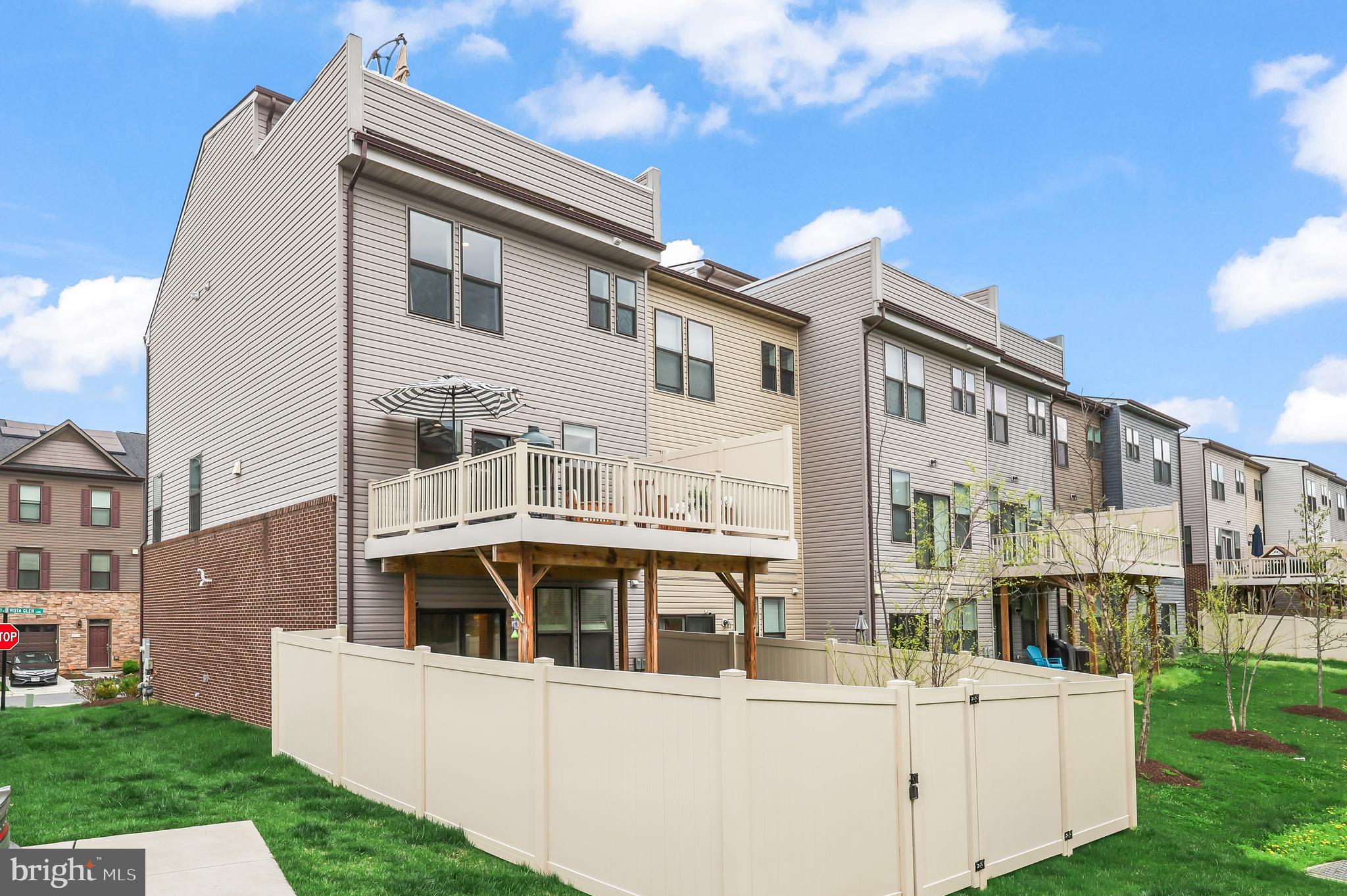 4925 VISTA GLEN LANE