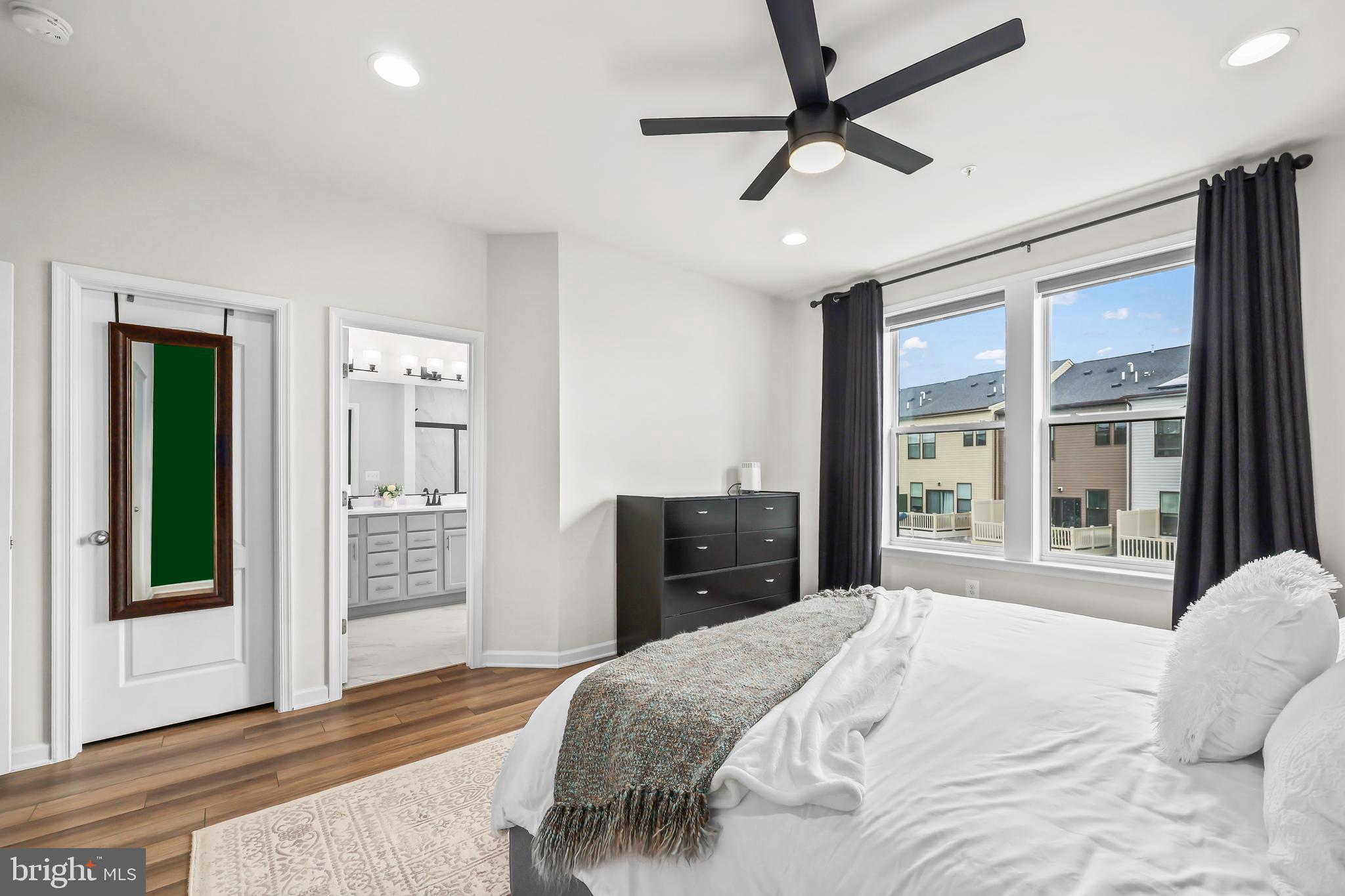 4925 VISTA GLEN LANE