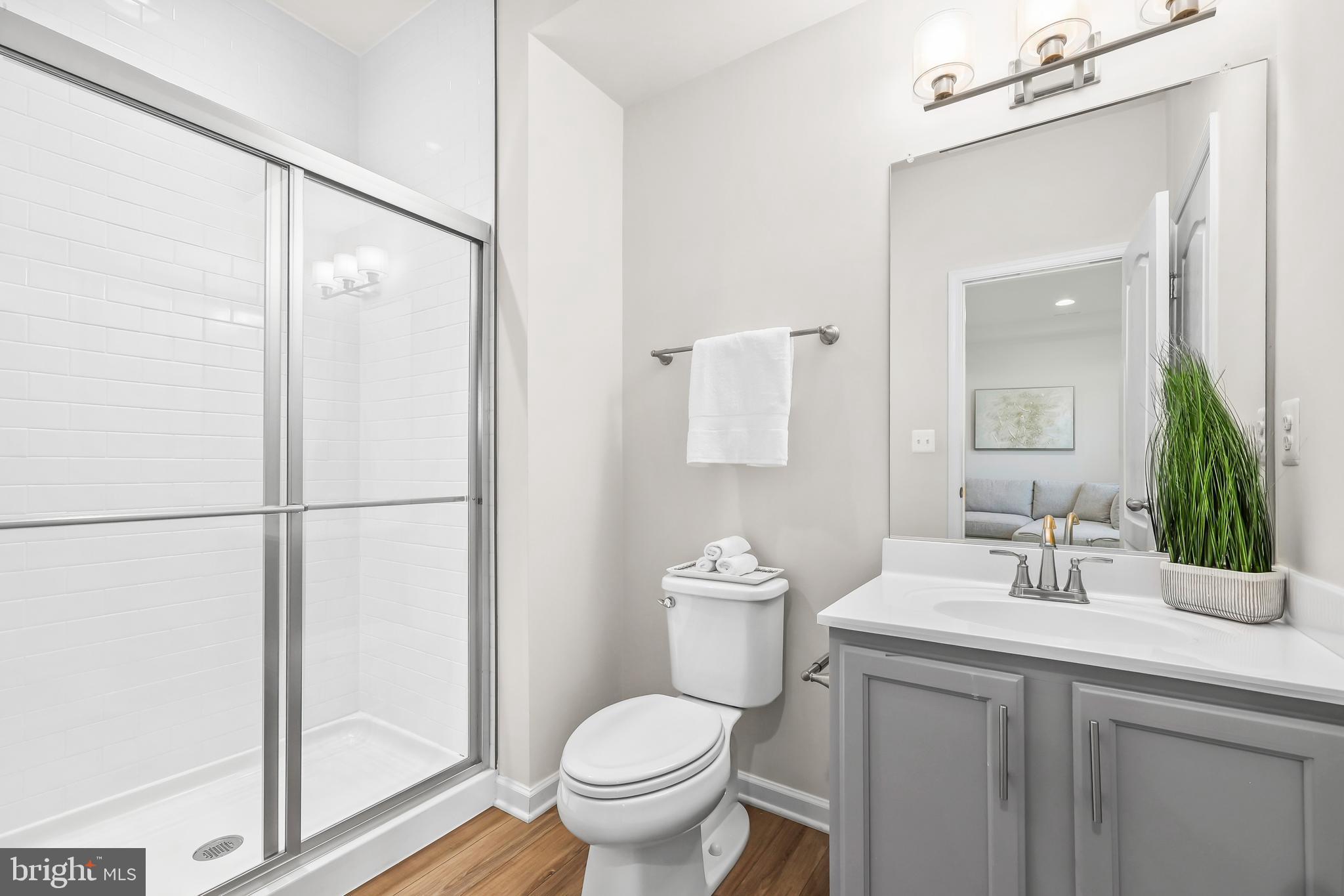 4925 VISTA GLEN LANE