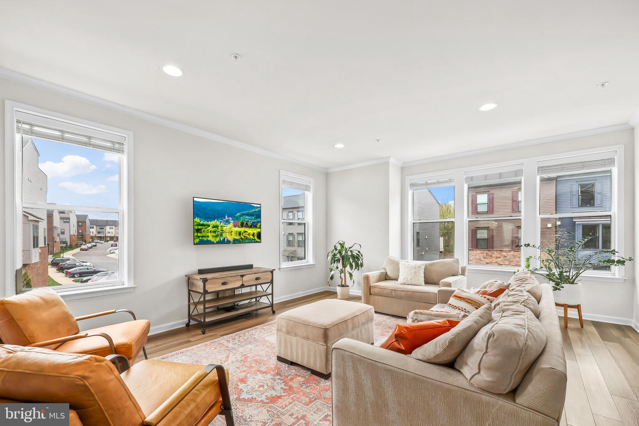 4925 VISTA GLEN LANE