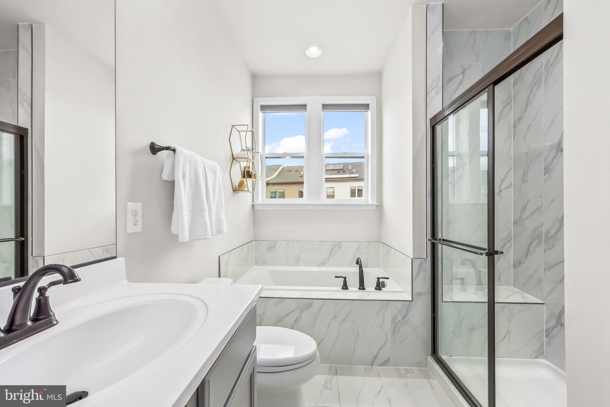 4925 VISTA GLEN LANE