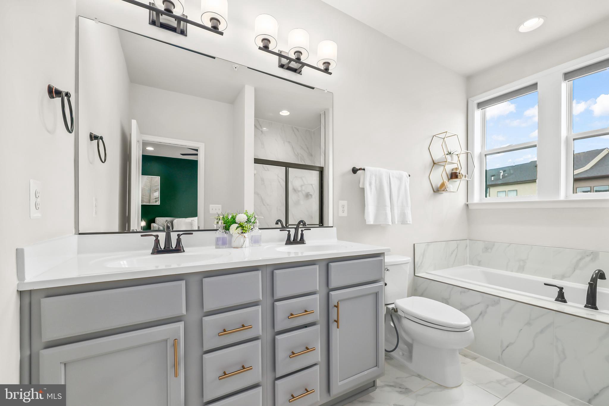 4925 VISTA GLEN LANE