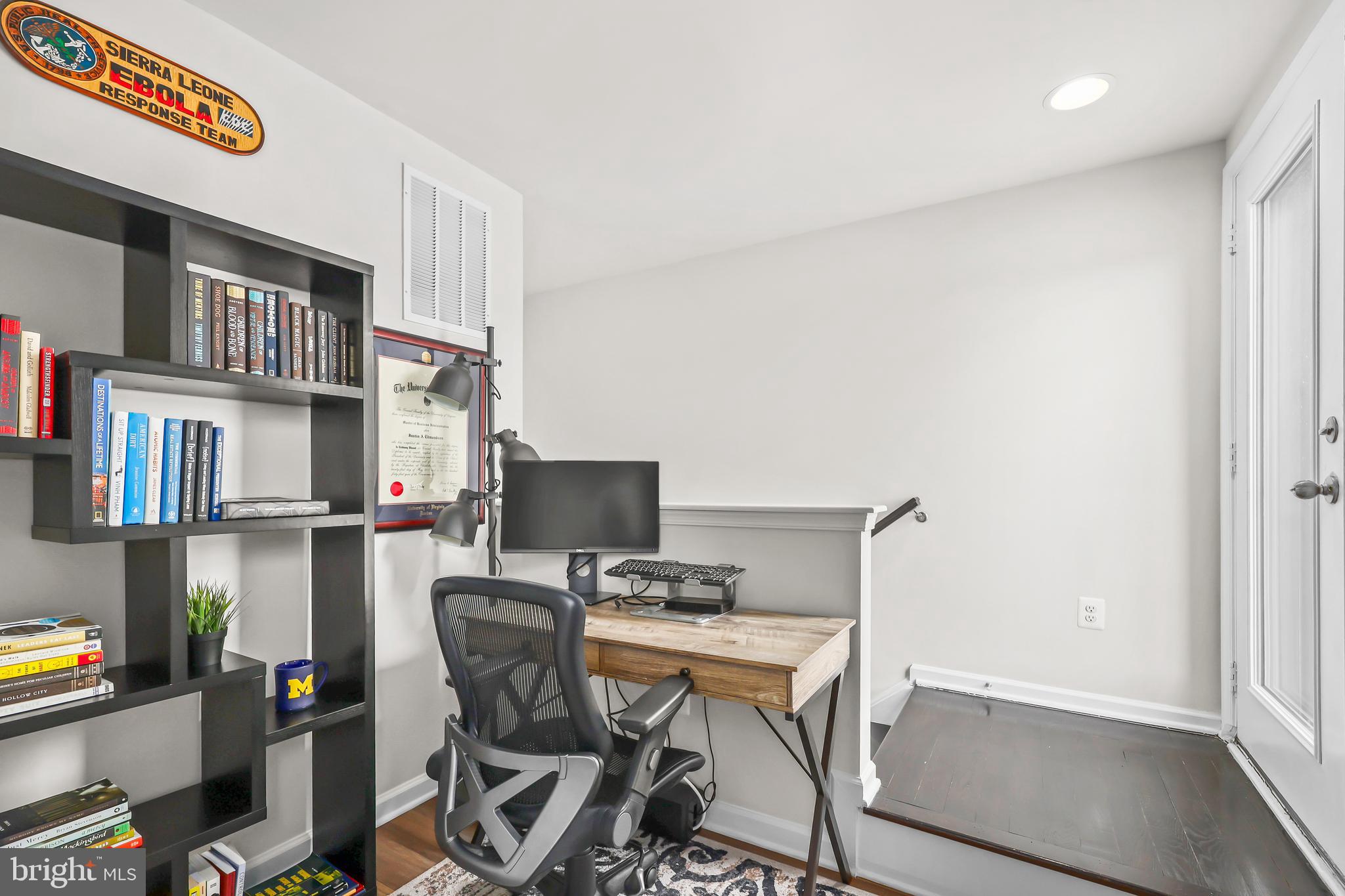 4925 VISTA GLEN LANE