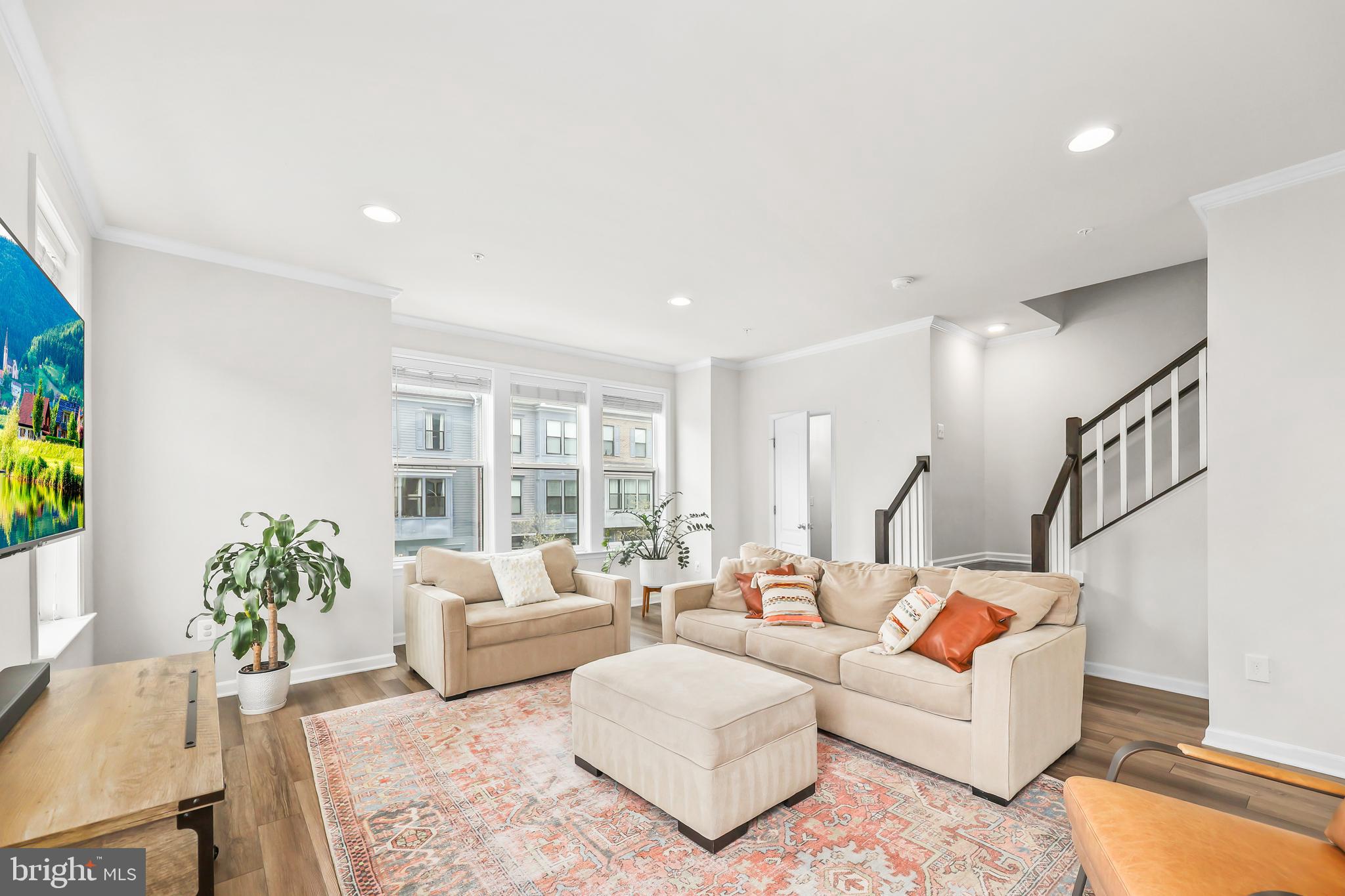 4925 VISTA GLEN LANE