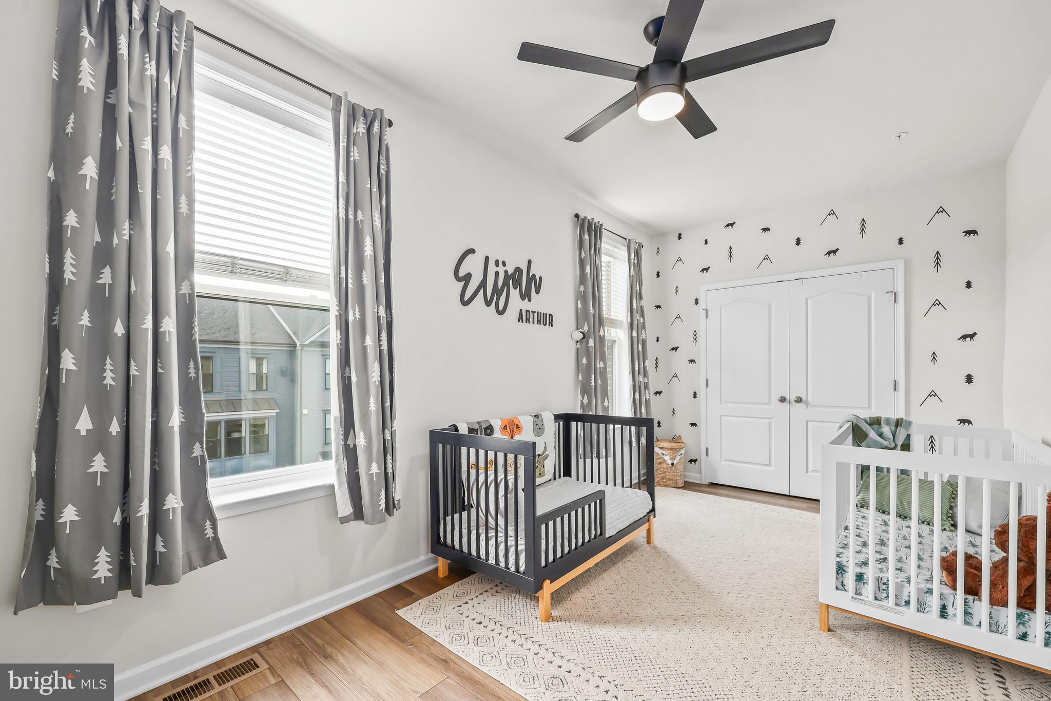 4925 VISTA GLEN LANE