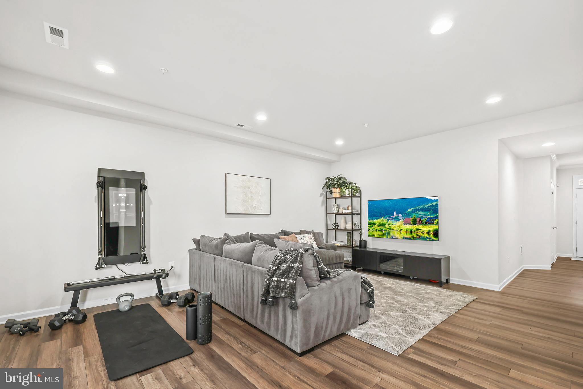 4925 VISTA GLEN LANE