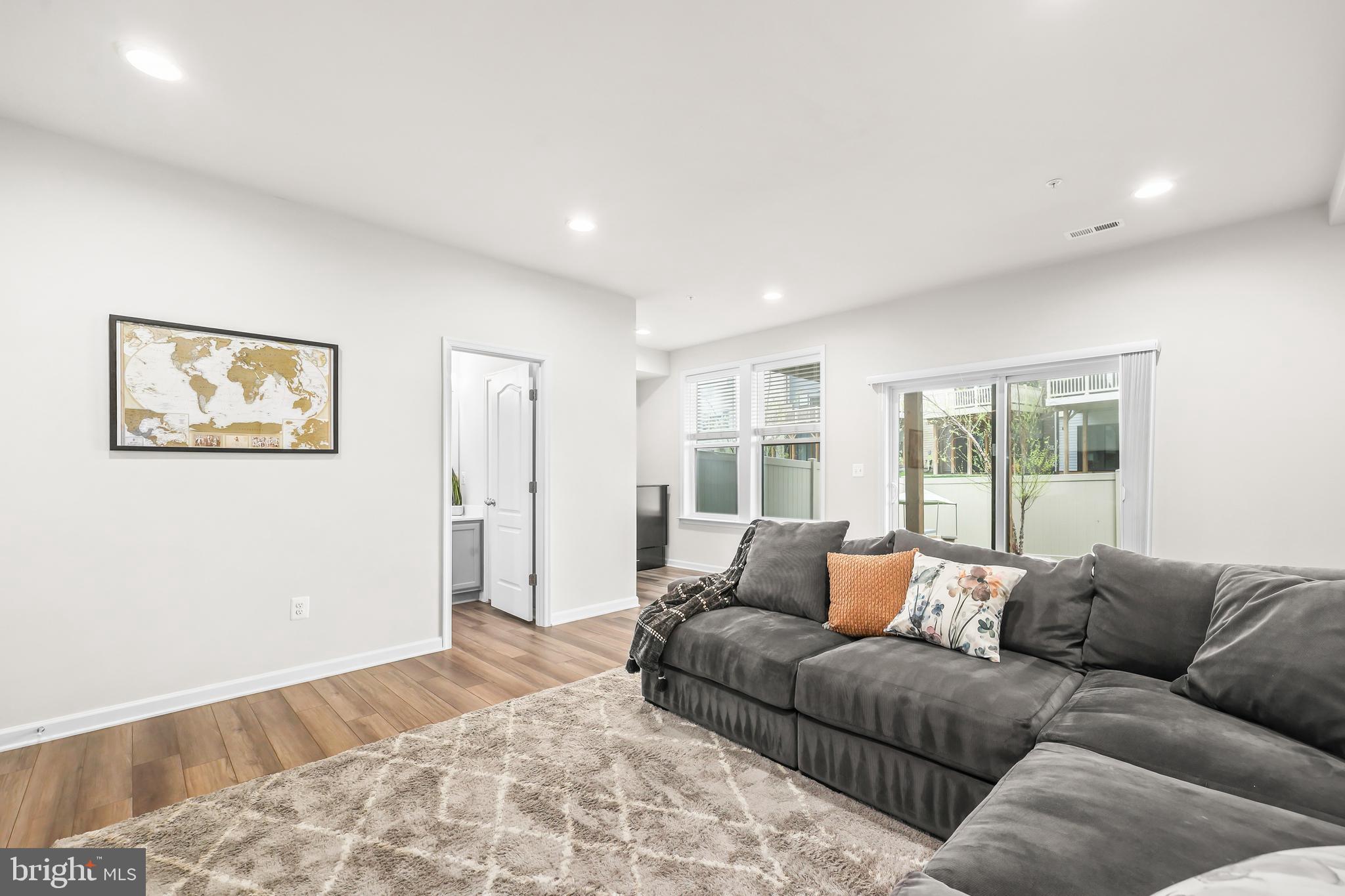 4925 VISTA GLEN LANE