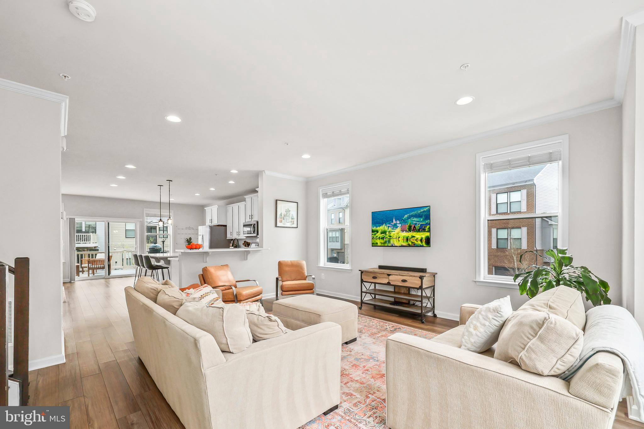 4925 VISTA GLEN LANE