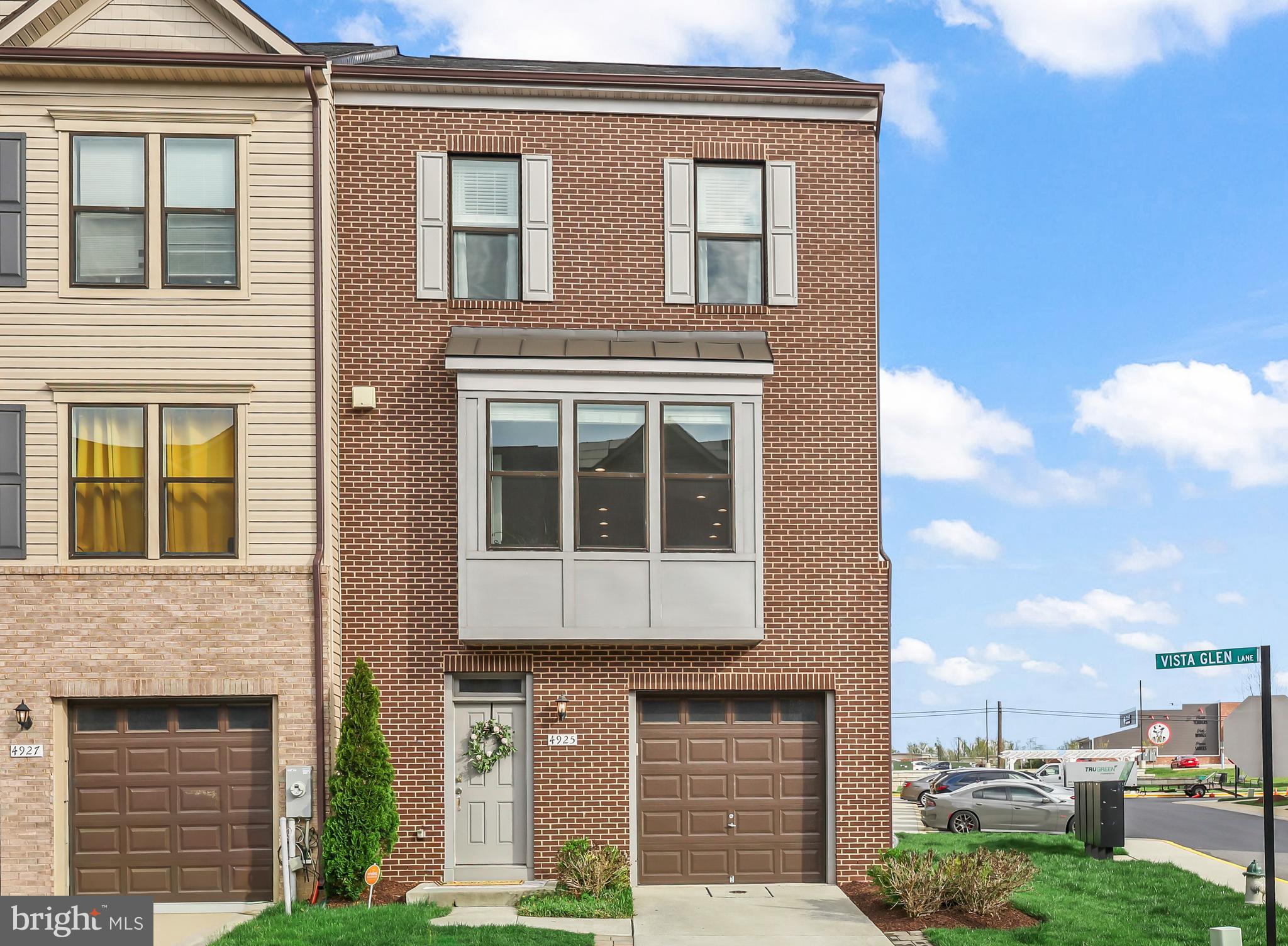 4925 VISTA GLEN LANE
