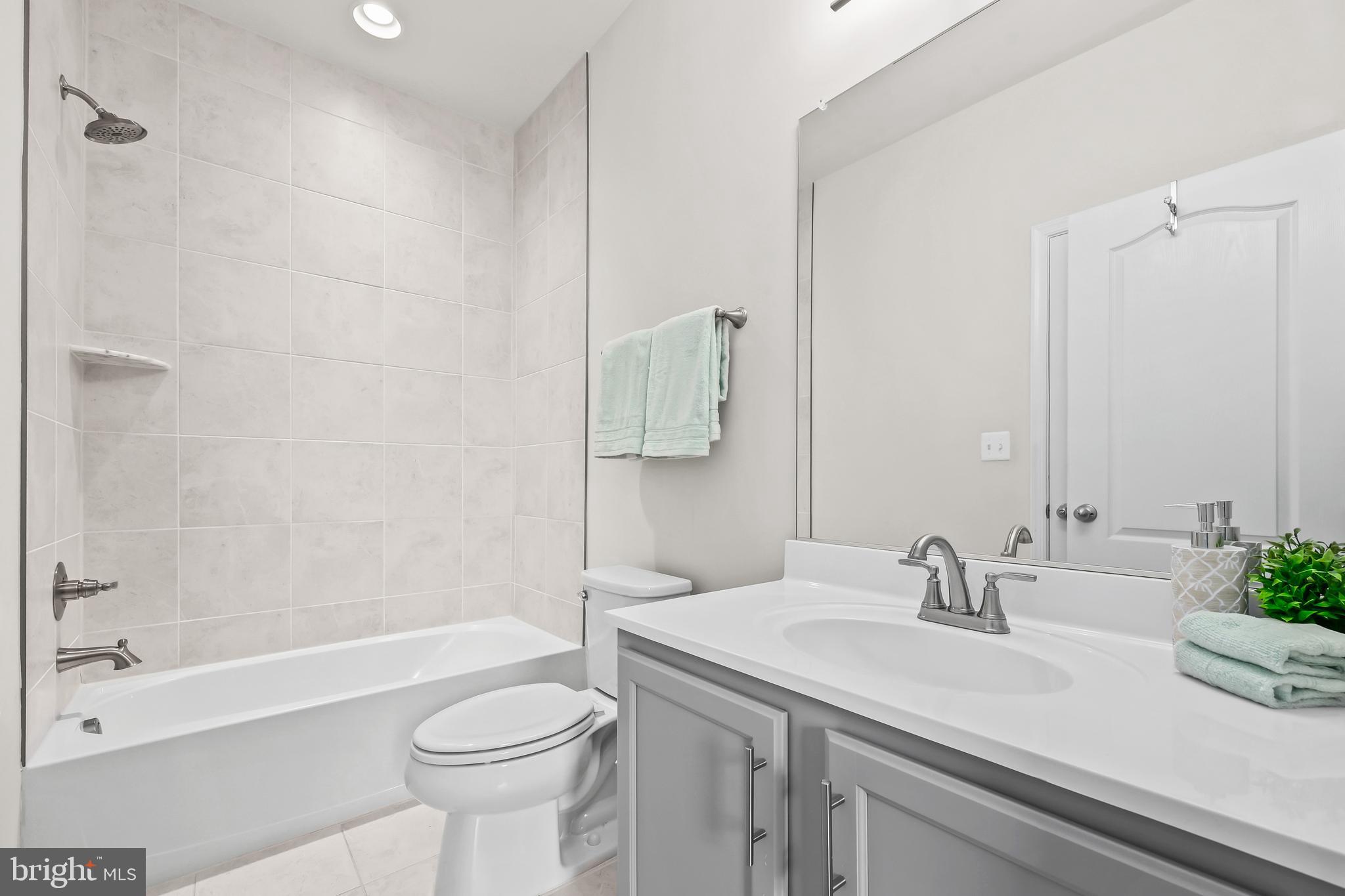 4925 VISTA GLEN LANE